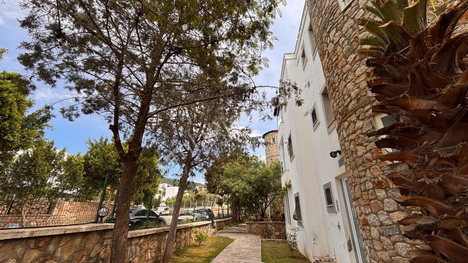 Konacık Ali Yaman Sitesi'nde Havuz Manzaralı 2+1 Üst Kat Daire - Görsel 28