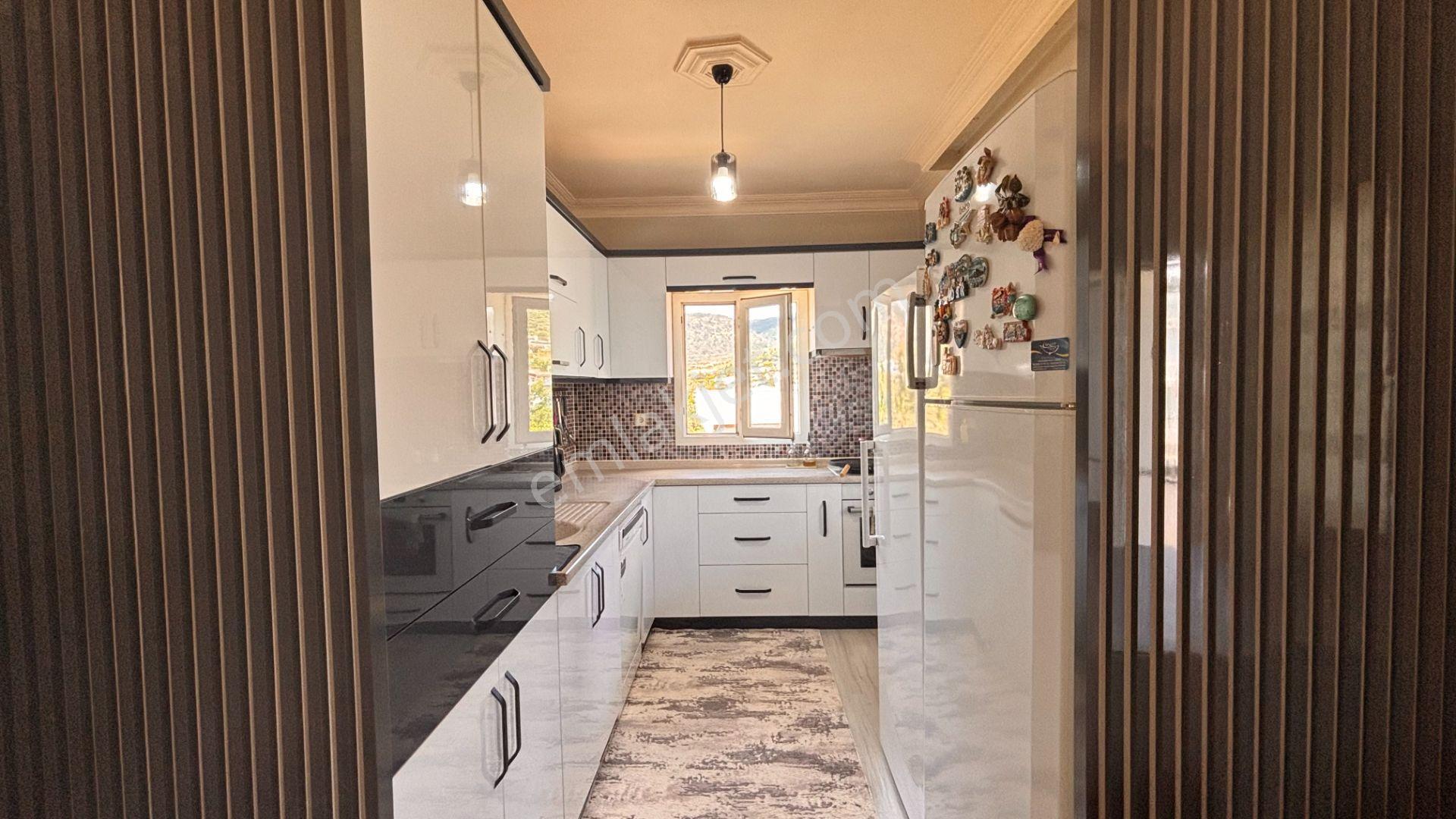 Konacık Ali Yaman Sitesi'nde Havuz Manzaralı 2+1 Üst Kat Daire - Görsel 3