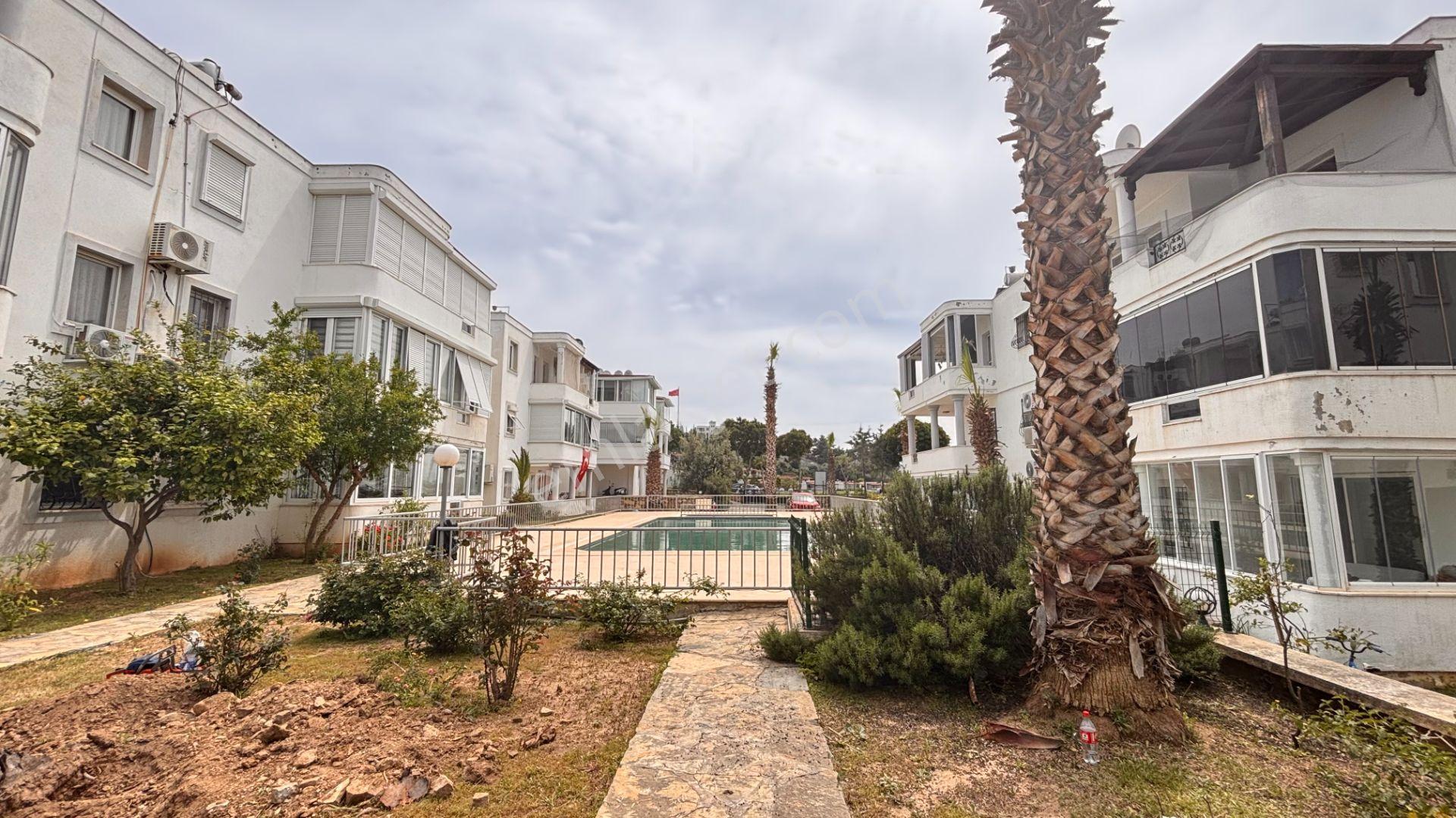 Konacık Ali Yaman Sitesi'nde Havuz Manzaralı 2+1 Üst Kat Daire - Görsel 32