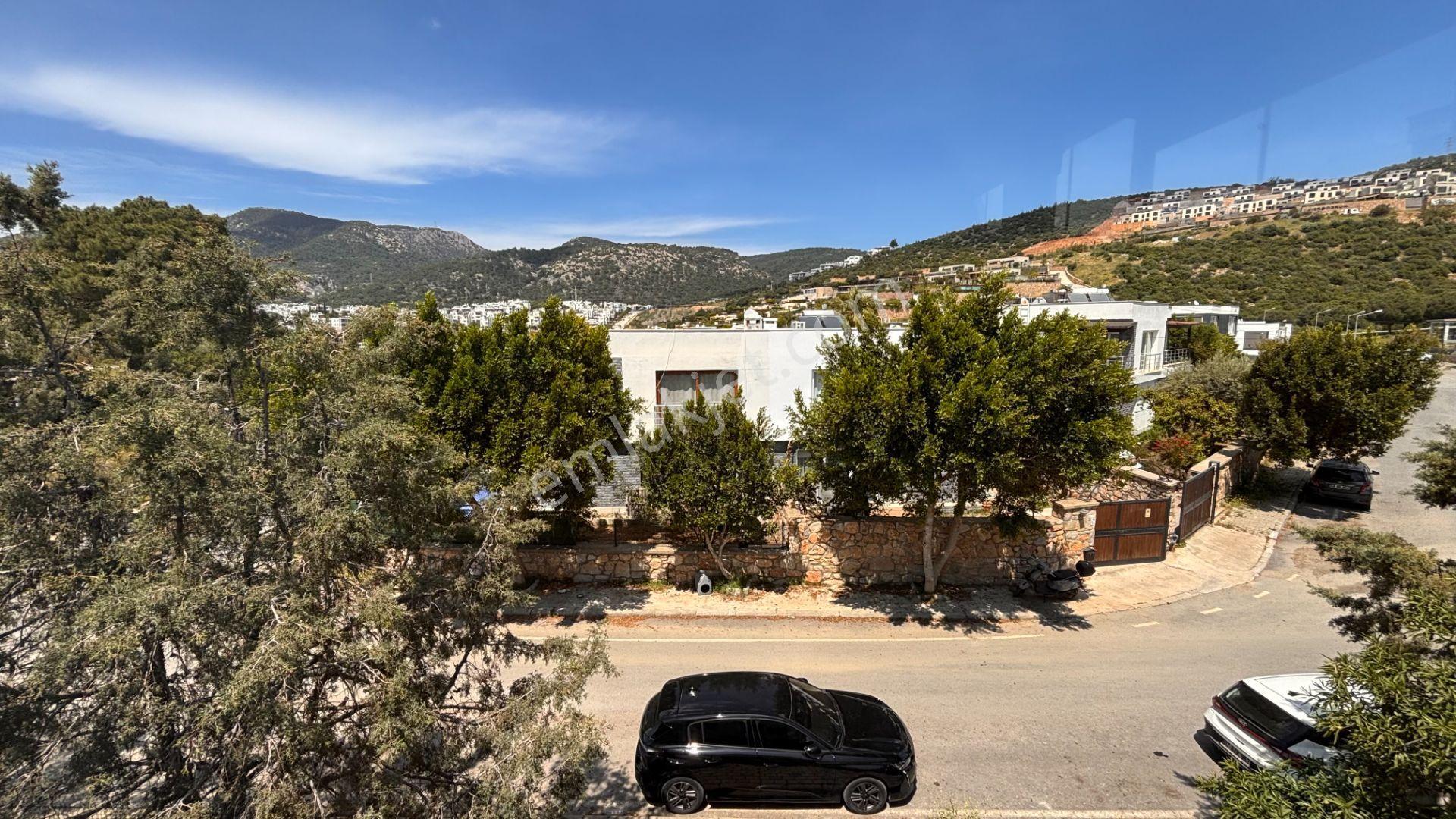 Konacık Ali Yaman Sitesi'nde Havuz Manzaralı 2+1 Üst Kat Daire - Görsel 26