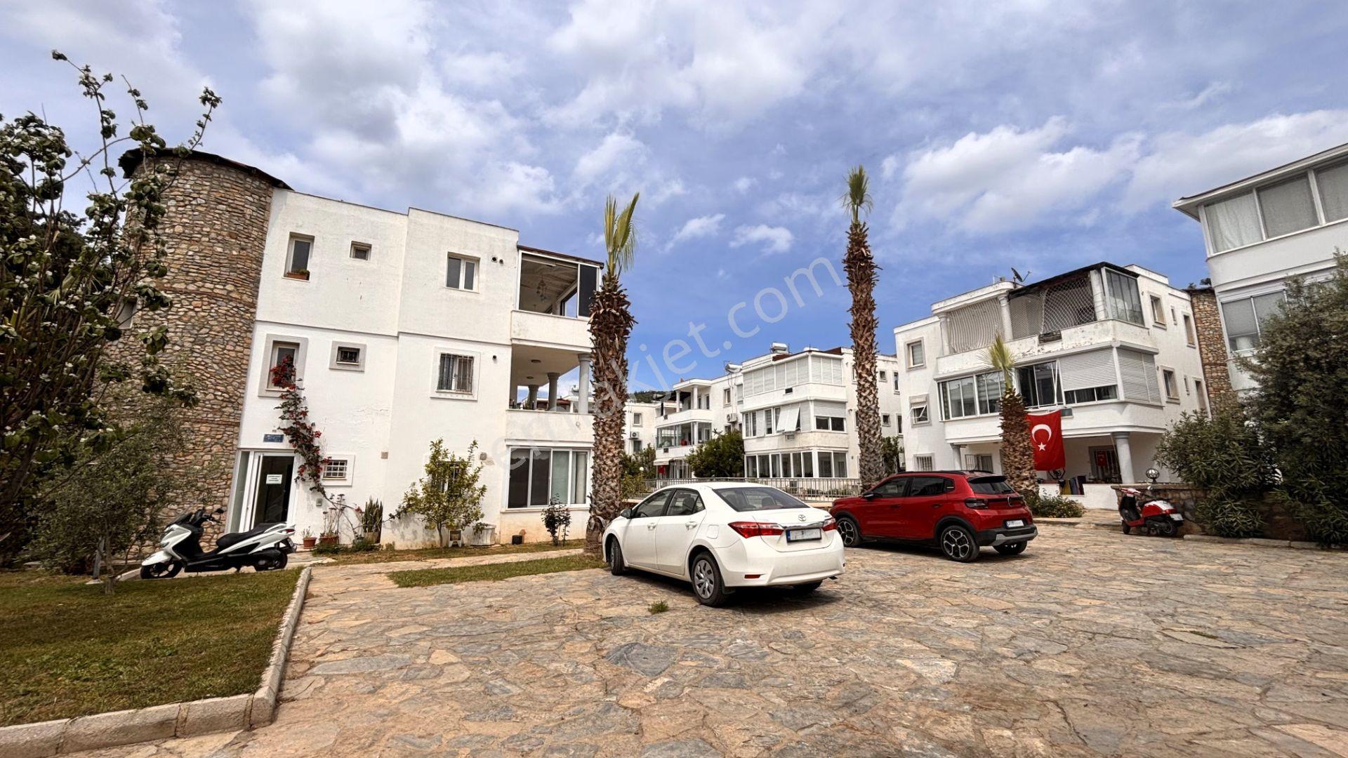 Konacık Ali Yaman Sitesi'nde Havuz Manzaralı 2+1 Üst Kat Daire - Görsel 33