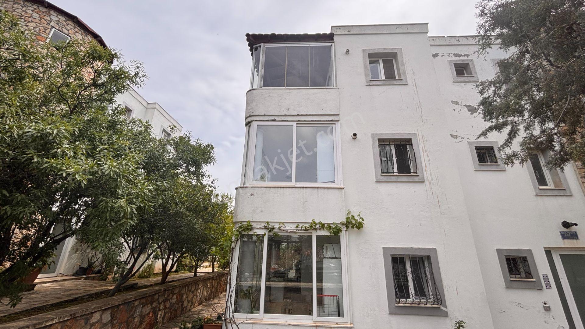 Konacık Ali Yaman Sitesi'nde Havuz Manzaralı 2+1 Üst Kat Daire - Görsel 27