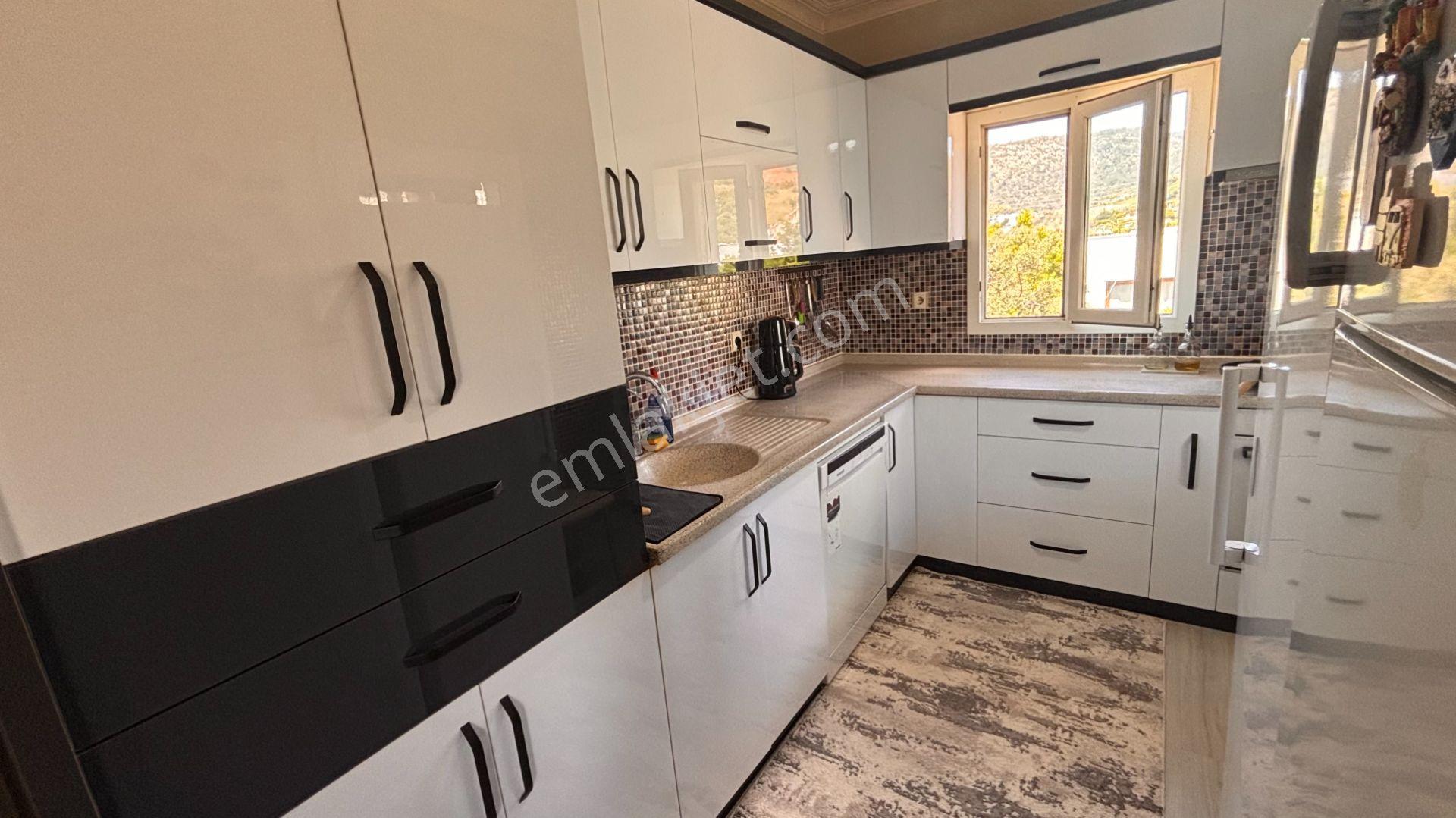 Konacık Ali Yaman Sitesi'nde Havuz Manzaralı 2+1 Üst Kat Daire - Görsel 4