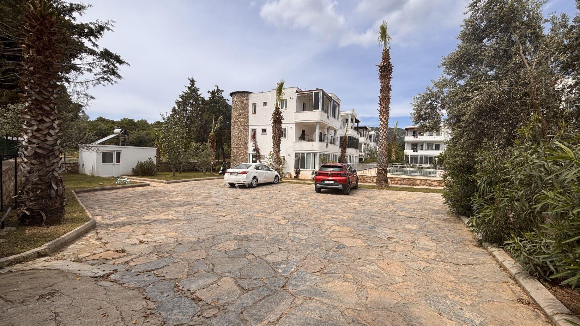 Konacık Ali Yaman Sitesi'nde Havuz Manzaralı 2+1 Üst Kat Daire - Görsel 34