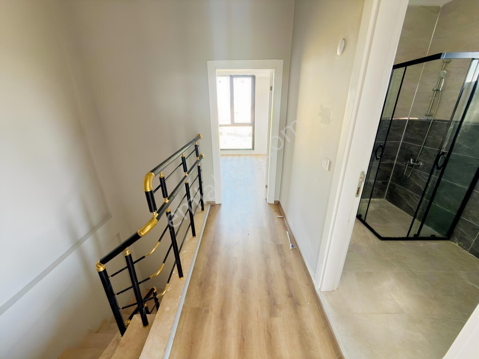 Marmara Ereğlisi Yeniçiftlik'te Parka Cephe Köşe Başı Villa - Görsel 11