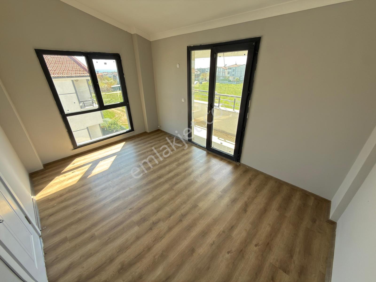 Marmara Ereğlisi Yeniçiftlik'te Parka Cephe Köşe Başı Villa - Görsel 33