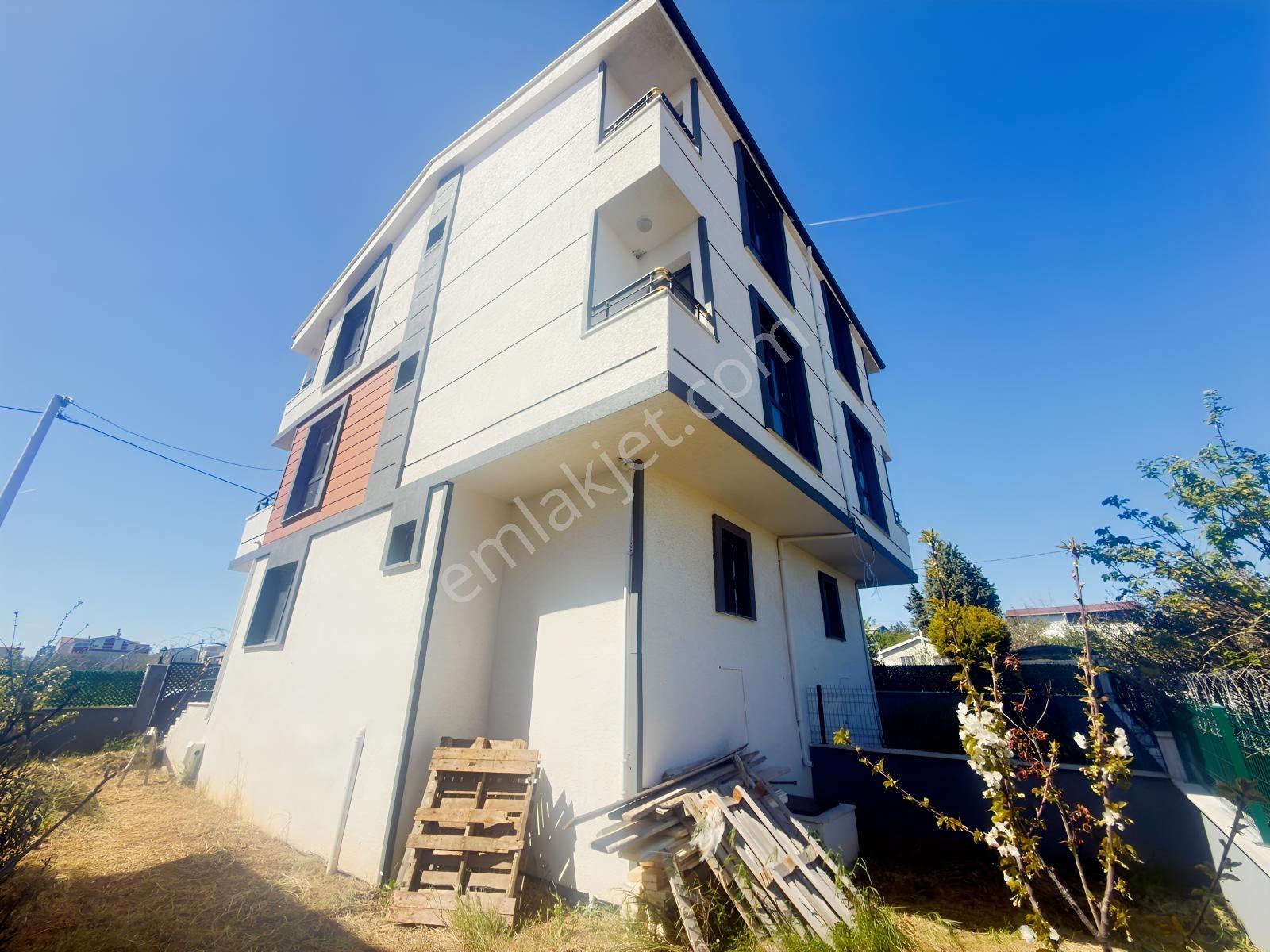 Marmara Ereğlisi Yeniçiftlik'te Parka Cephe Köşe Başı Villa - Görsel 3