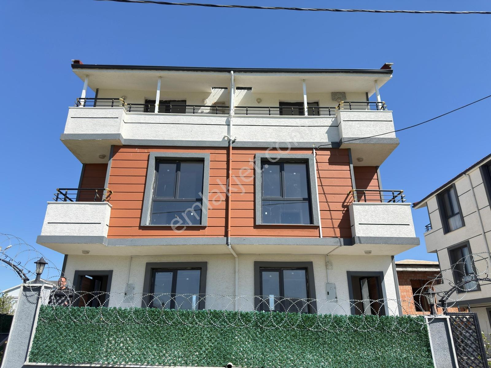 Marmara Ereğlisi Yeniçiftlik'te Parka Cephe Köşe Başı Villa - Görsel 18