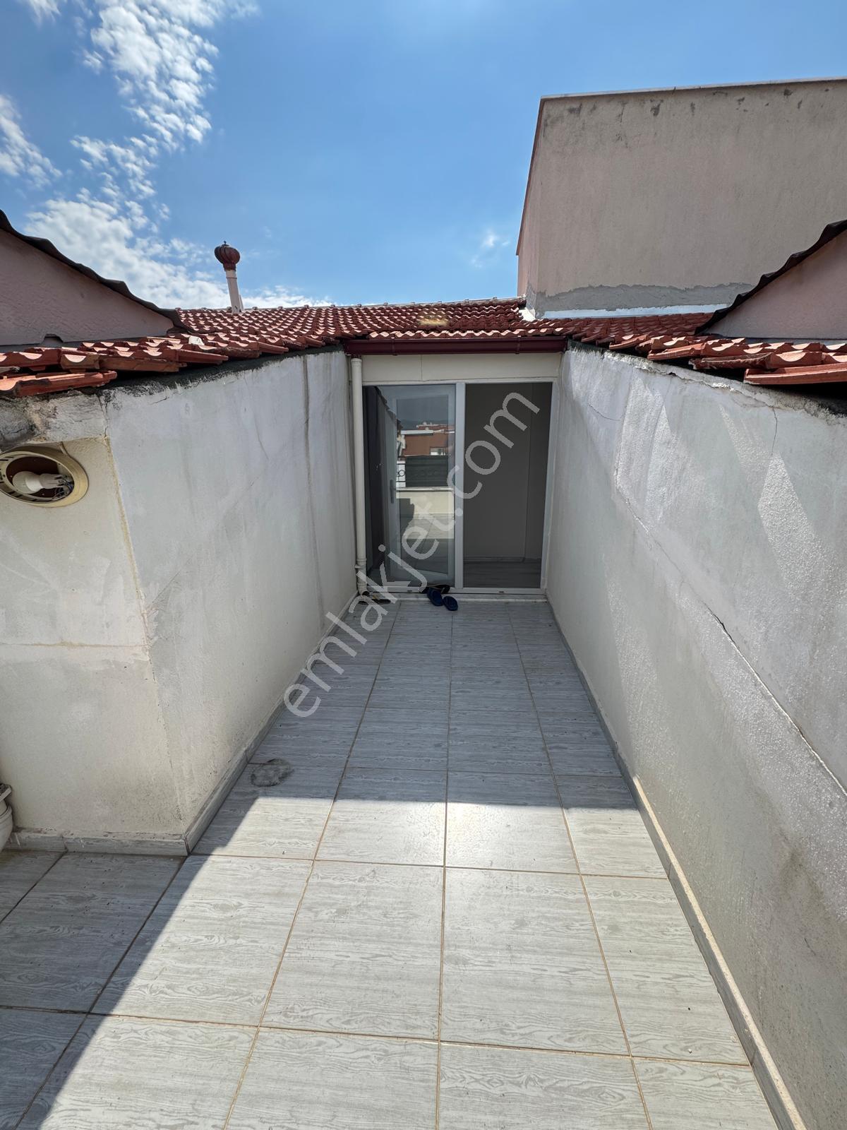 Zeki Emlak'tan Muradiye Mh. İstasyon Civ. 3+1 Kiralık Dubleks D. - Görsel 6