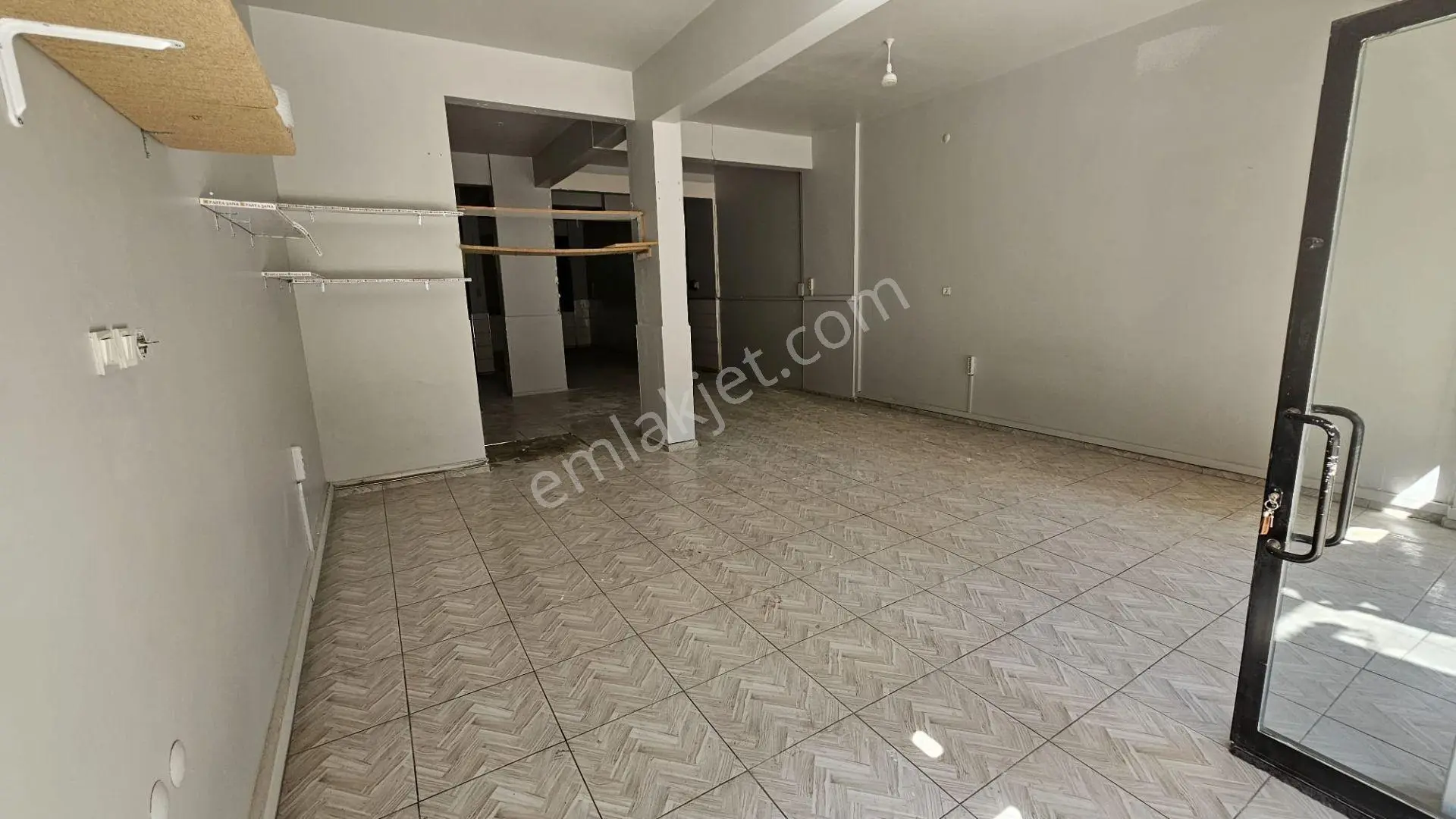 Yuvam Gayrimenkul'den Salihli Şühade Cad. Üzeri 150 M2 Kiralık Dükkan - Görsel 3