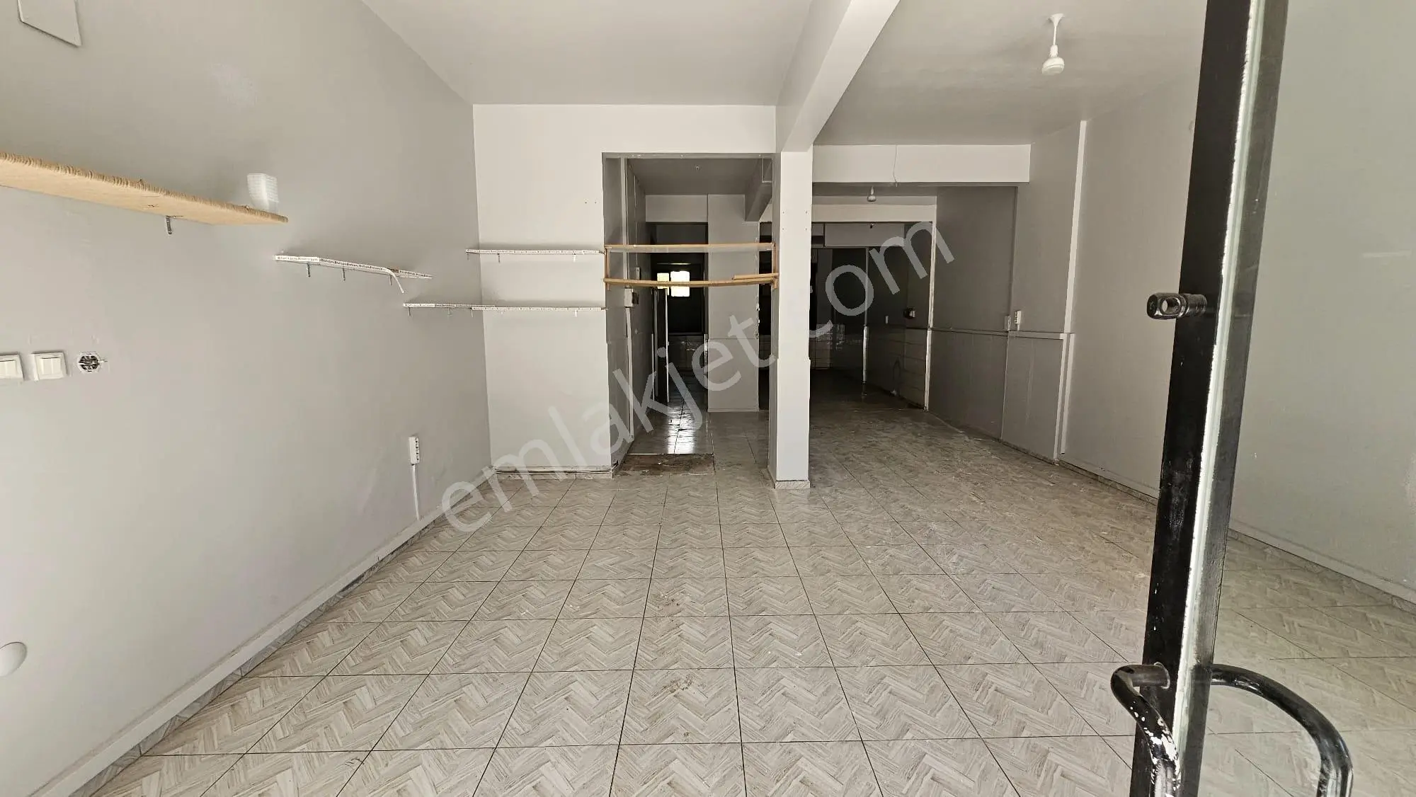 Yuvam Gayrimenkul'den Salihli Şühade Cad. Üzeri 150 M2 Kiralık Dükkan - Görsel 4