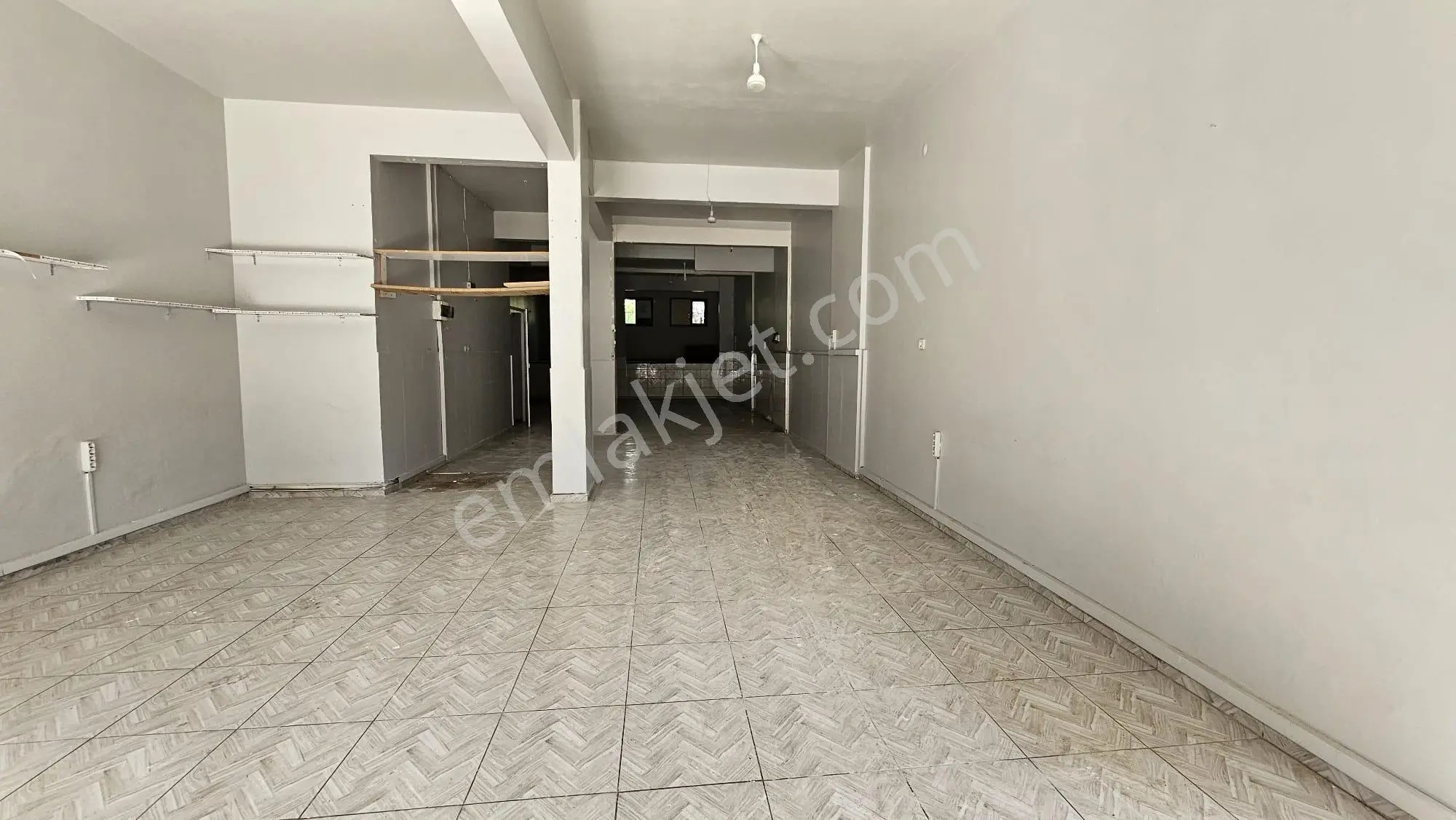 Yuvam Gayrimenkul'den Salihli Şühade Cad. Üzeri 150 M2 Kiralık Dükkan - Görsel 5