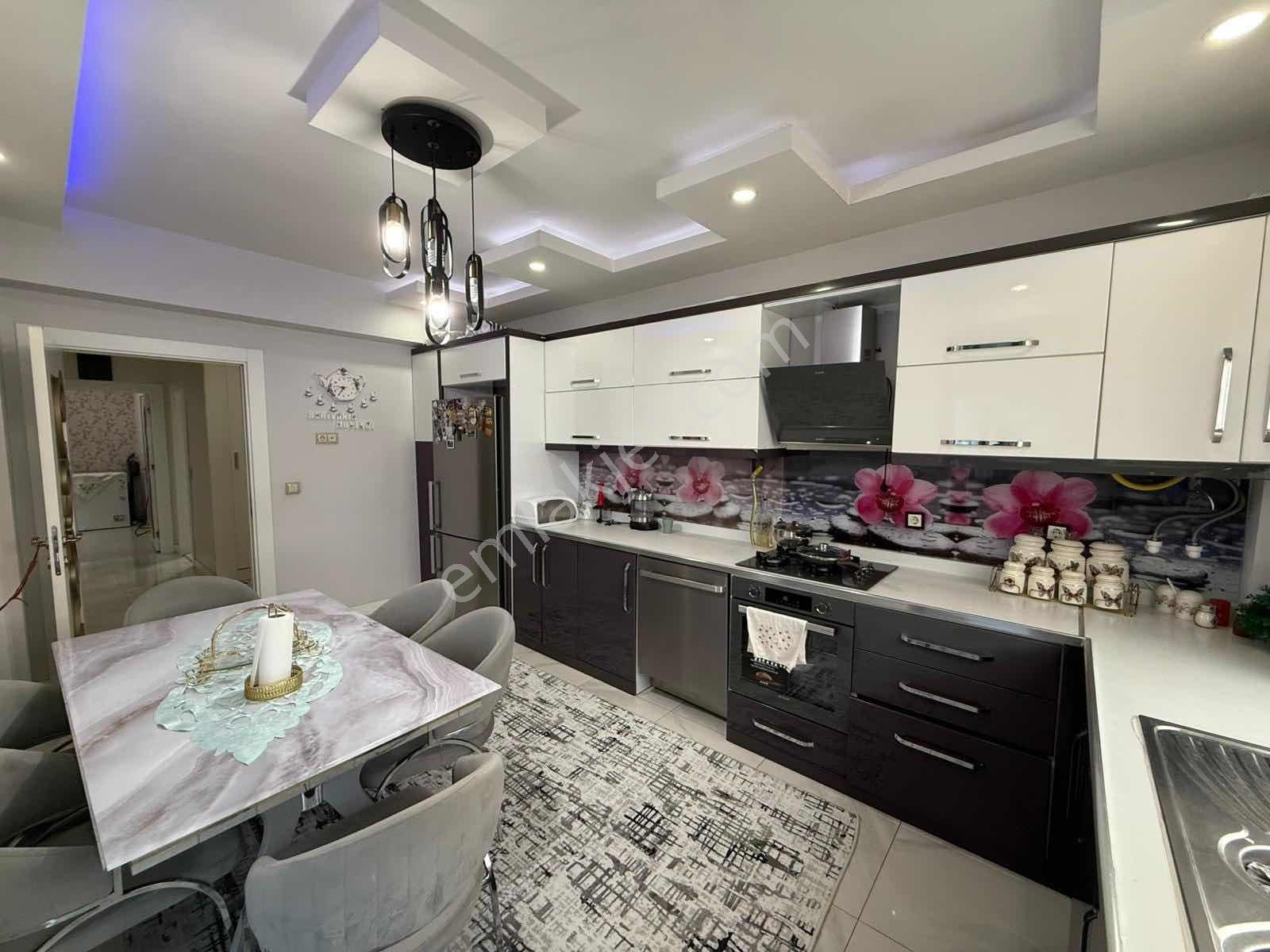 Bağcılar Aram Tigran Caddesi Üzeri 3+1 Lüks Daire - Görsel 19