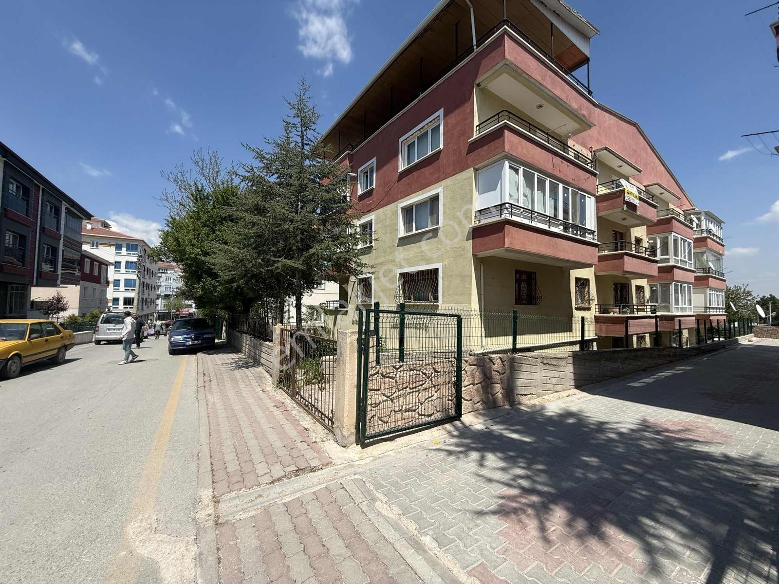 Salon Bağımsız Boyalı Temiz 3+1 Satılık Boş Daire