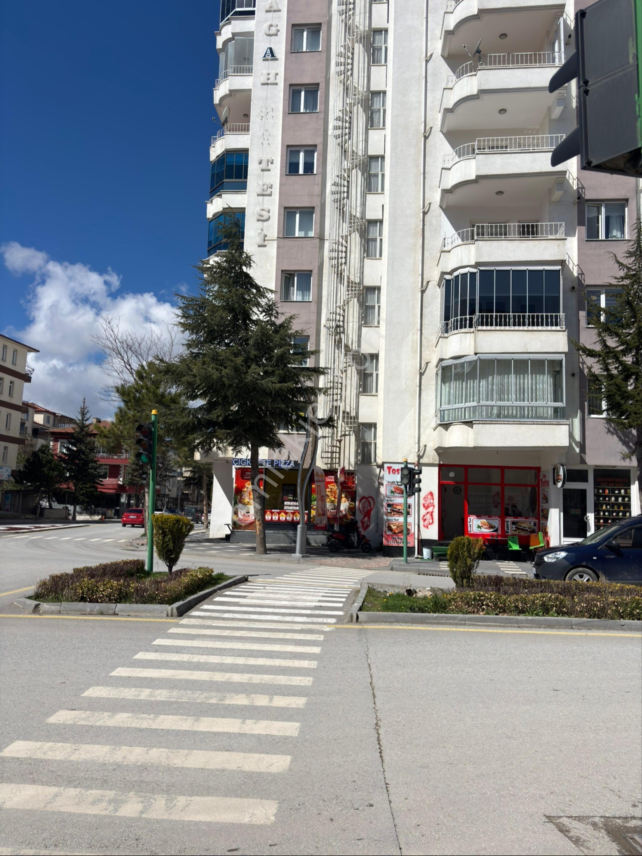 Güngör Emlaktan Agah Sitesinde 4+1 Satılık Daire