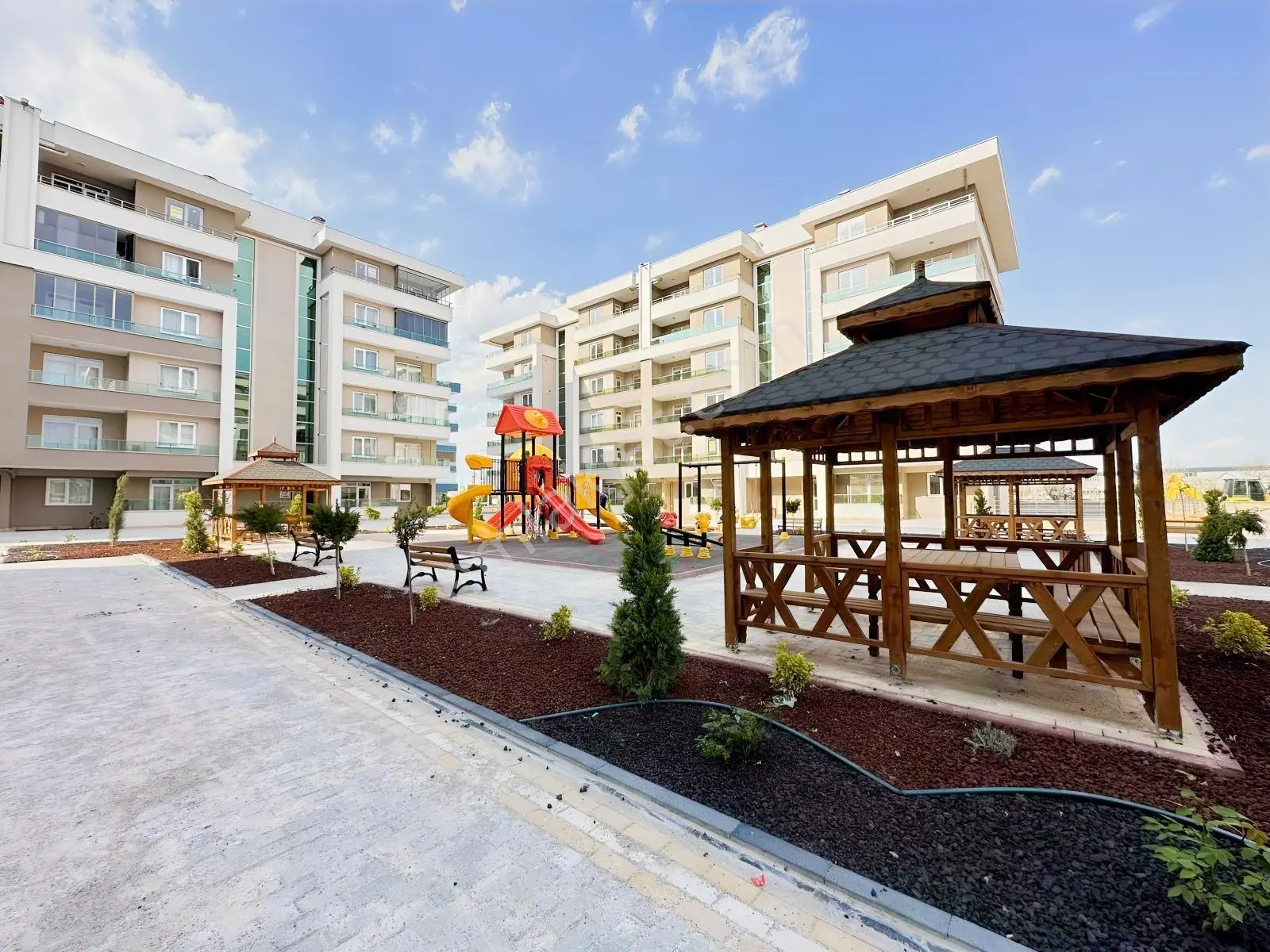 ''emirgazi Mahallesi Yaşam Evleri Sitesi Sıfır 3+1 Daire''
