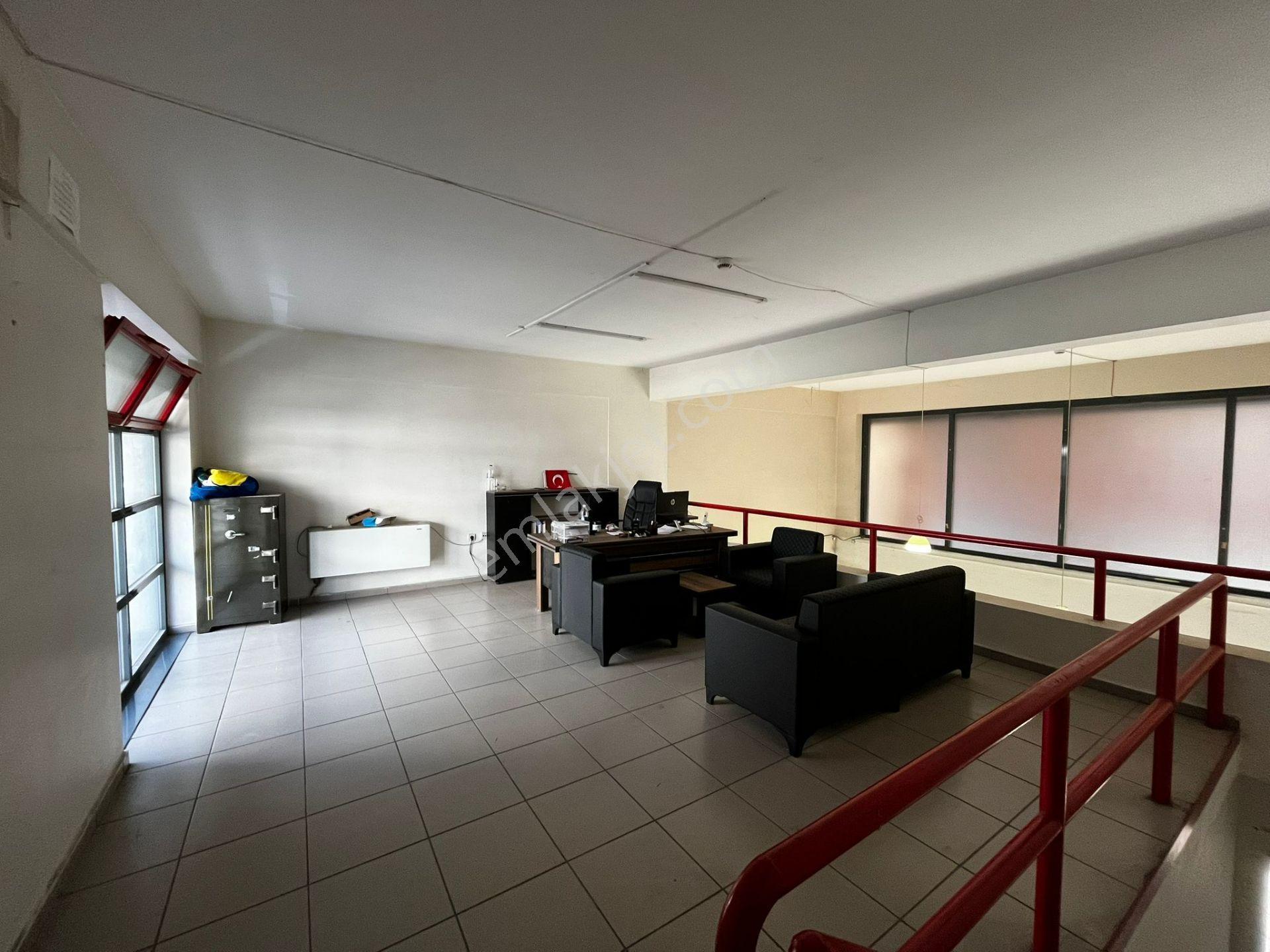 Merkezi Konumda Yük İndir Bindire Uygun 180 M² Kiralık İş Yeri - Görsel 17
