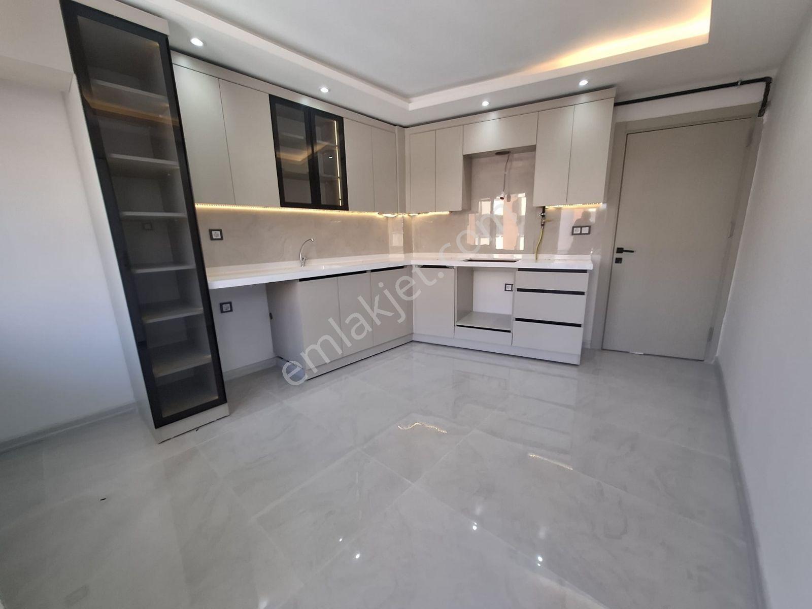 Manisa Yunusemre 75.yıl Mh'de Full Yapılı Arakat 3+1 Daire
