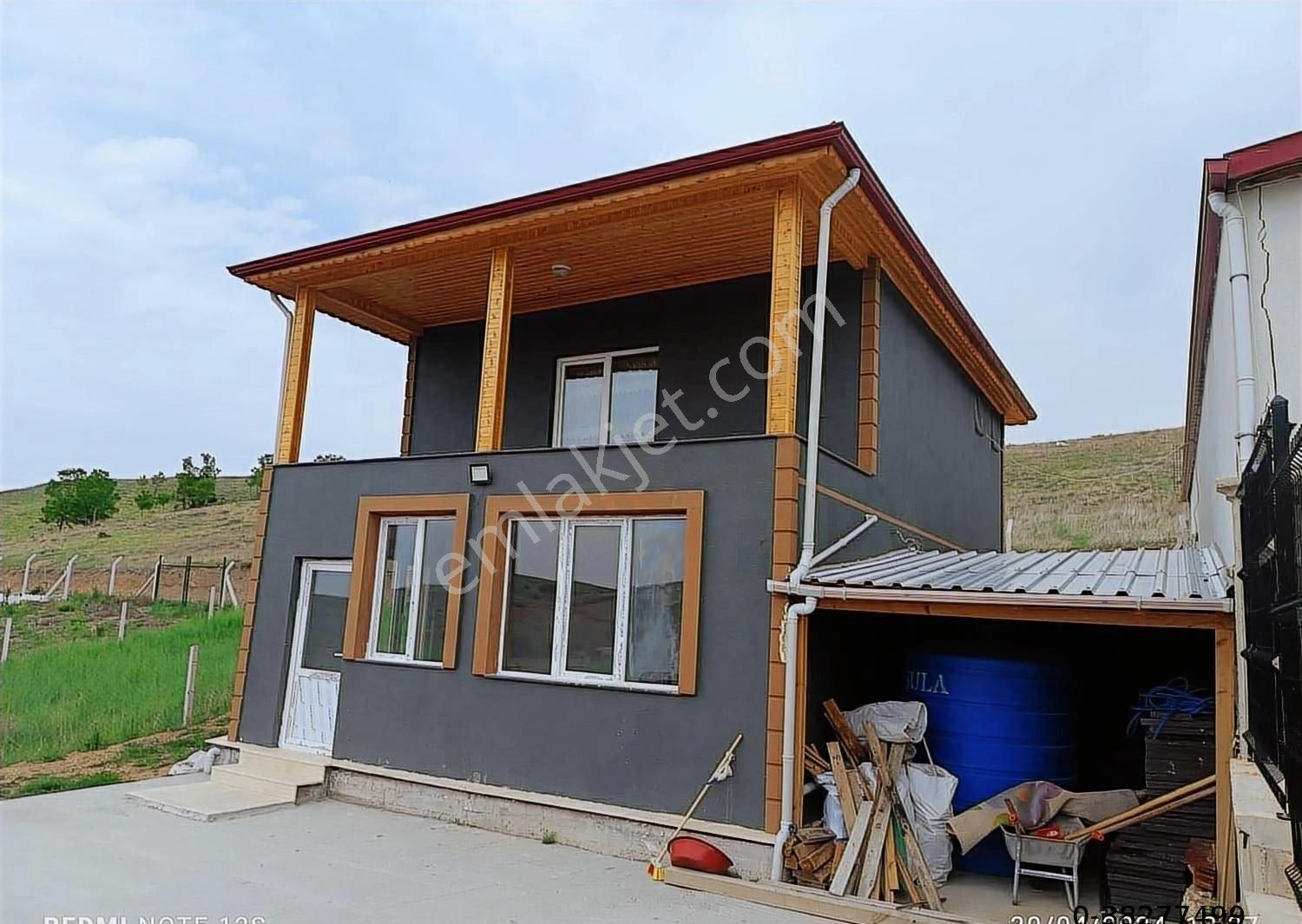 Kayı Mahallesinde Konumu Çok Güzel Ana Yola 1.3km 2 Katlı Villa - Görsel 24