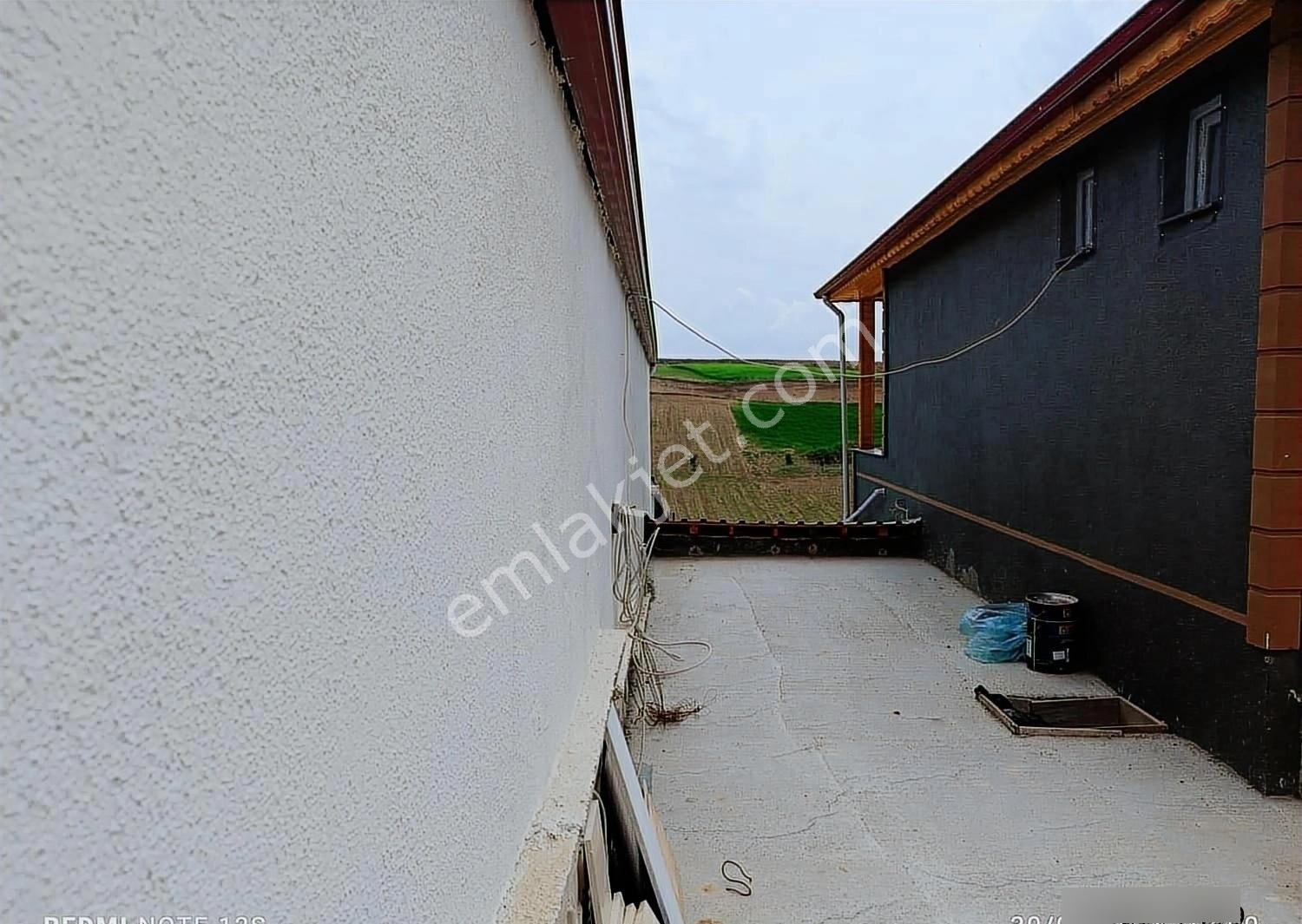 Kayı Mahallesinde Konumu Çok Güzel Ana Yola 1.3km 2 Katlı Villa - Görsel 2