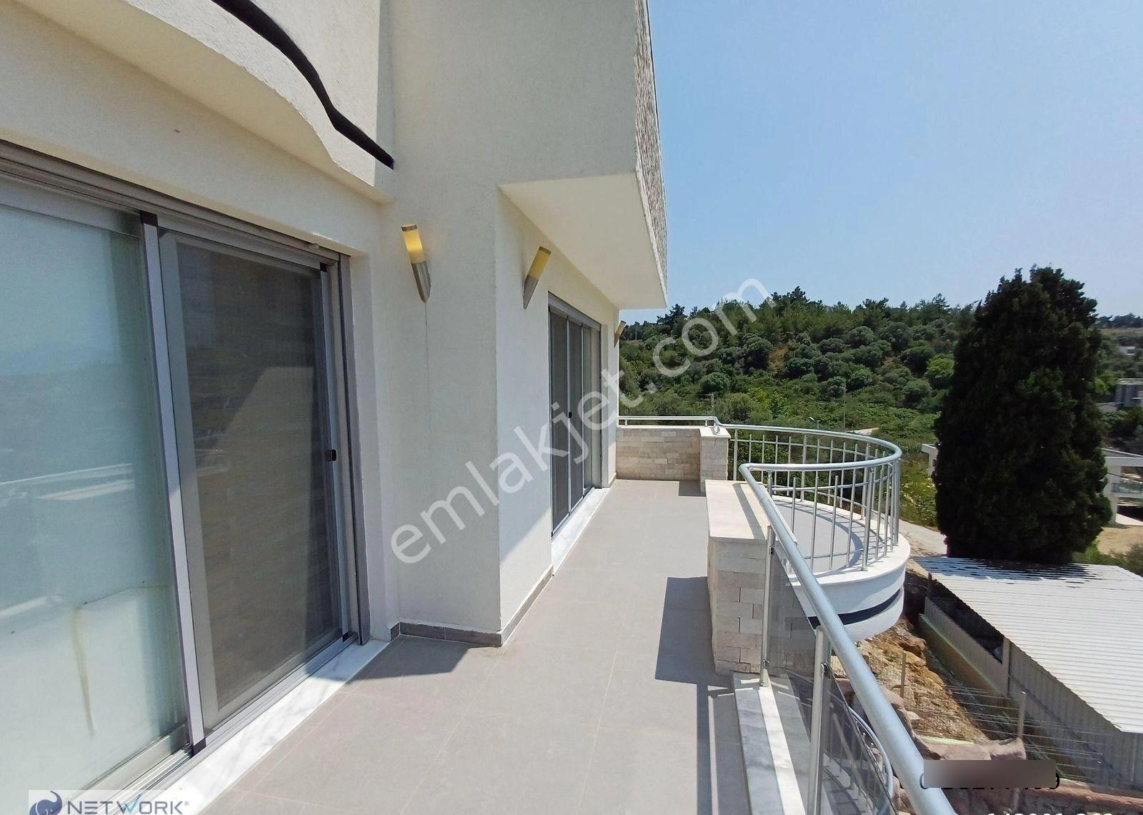 Kuşadasında Satılık Süper Lüks Eşyalı Tripleks Villa - Görsel 21