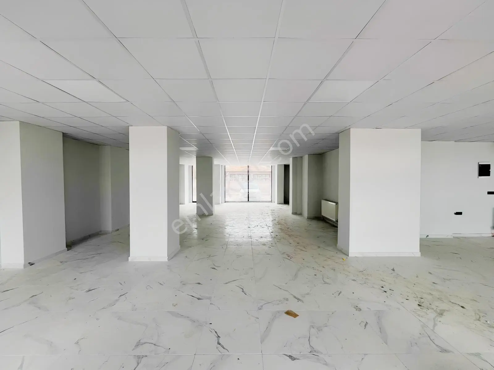 Remax Dem'den Hilton Otel Karşısı 330 M2 Kiralık Dükkan - Görsel 3