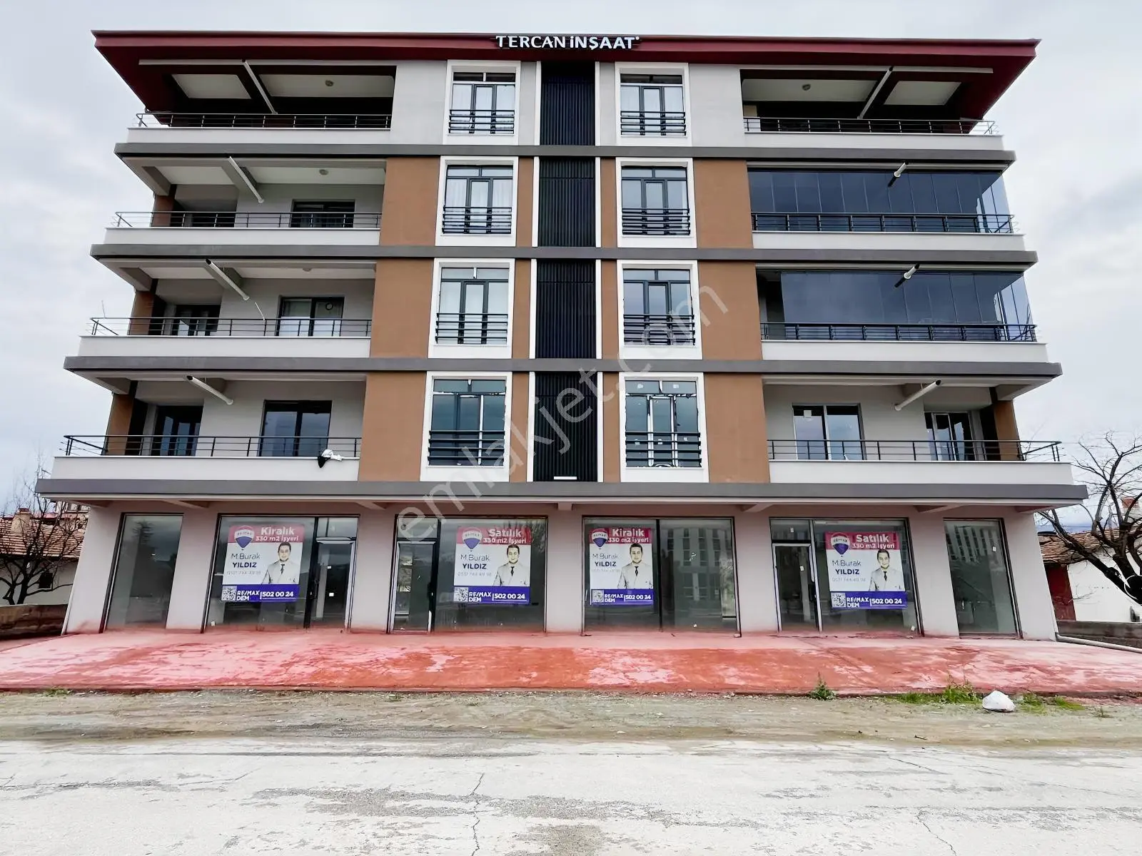Remax Dem'den Hilton Otel Karşısı 330 M2 Kiralık Dükkan