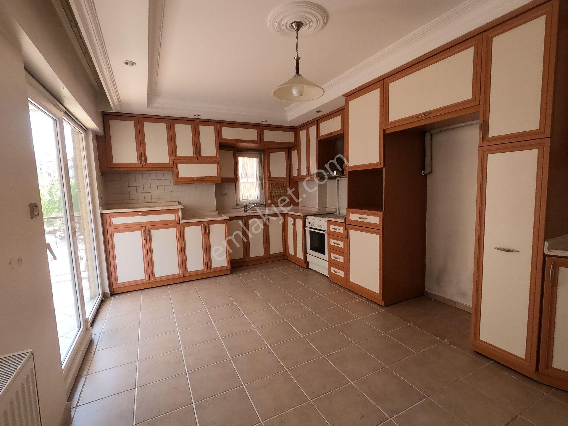 Otoparklı Arakat Asansörlü Masrafsız Geniş 3+1 Daire - Görsel 34