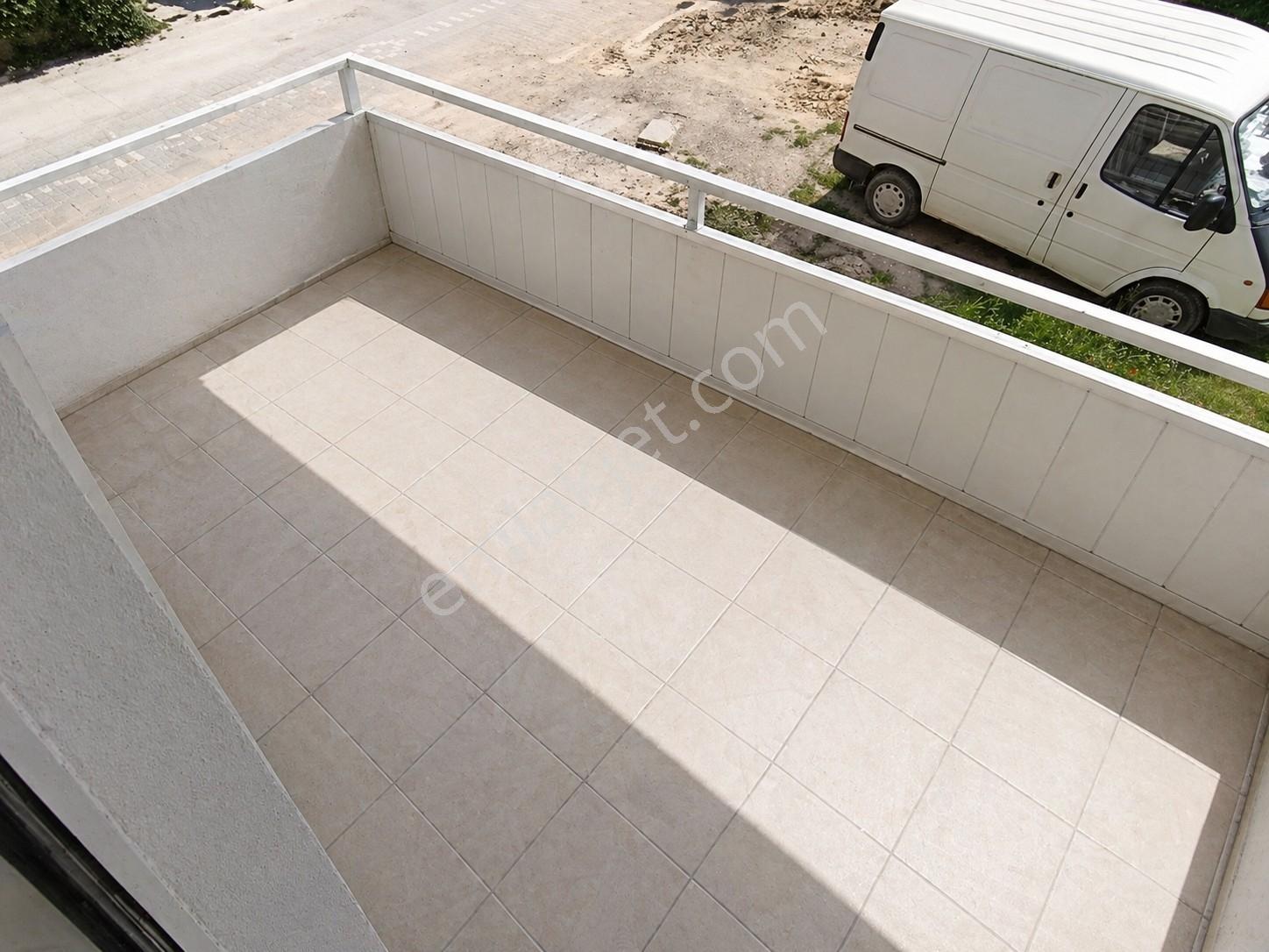 Akçayda Denize 250 Adım Ayrı Mutfaklı Ara Kat Ön Cephe 2+1 Daire - Görsel 11