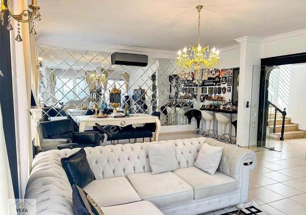 Camiavlu'da Doğa Manzaralı Havuzlu Müstakil Villa