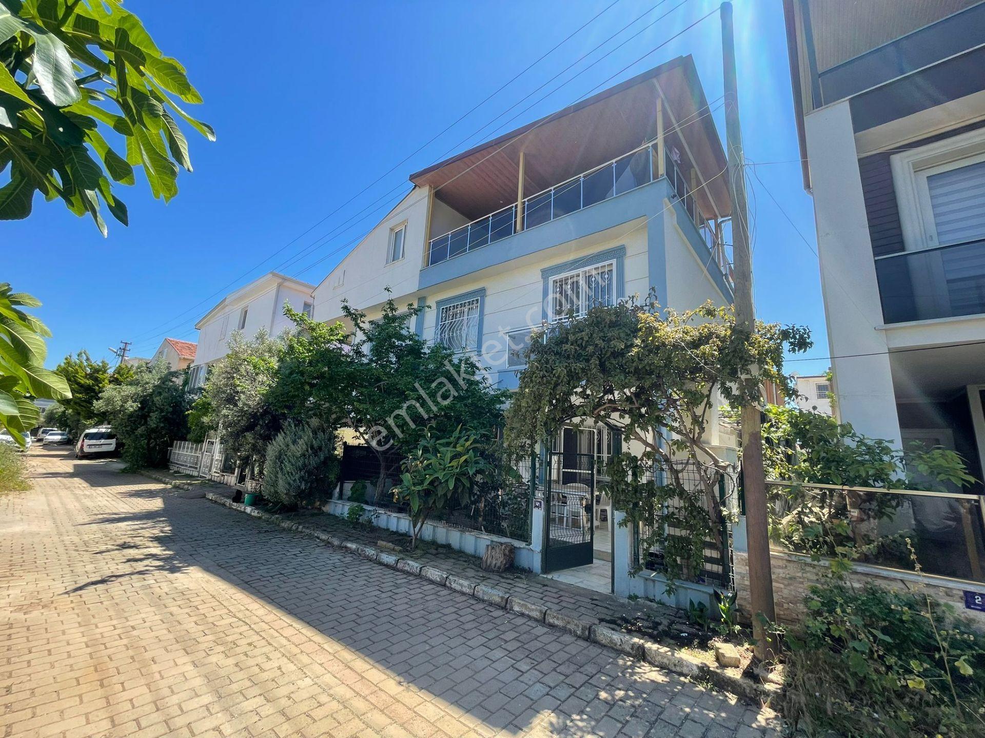 Didim Efeler Mahallesi'nde Satılık Bahçeli 3+1 İkiz Villa
