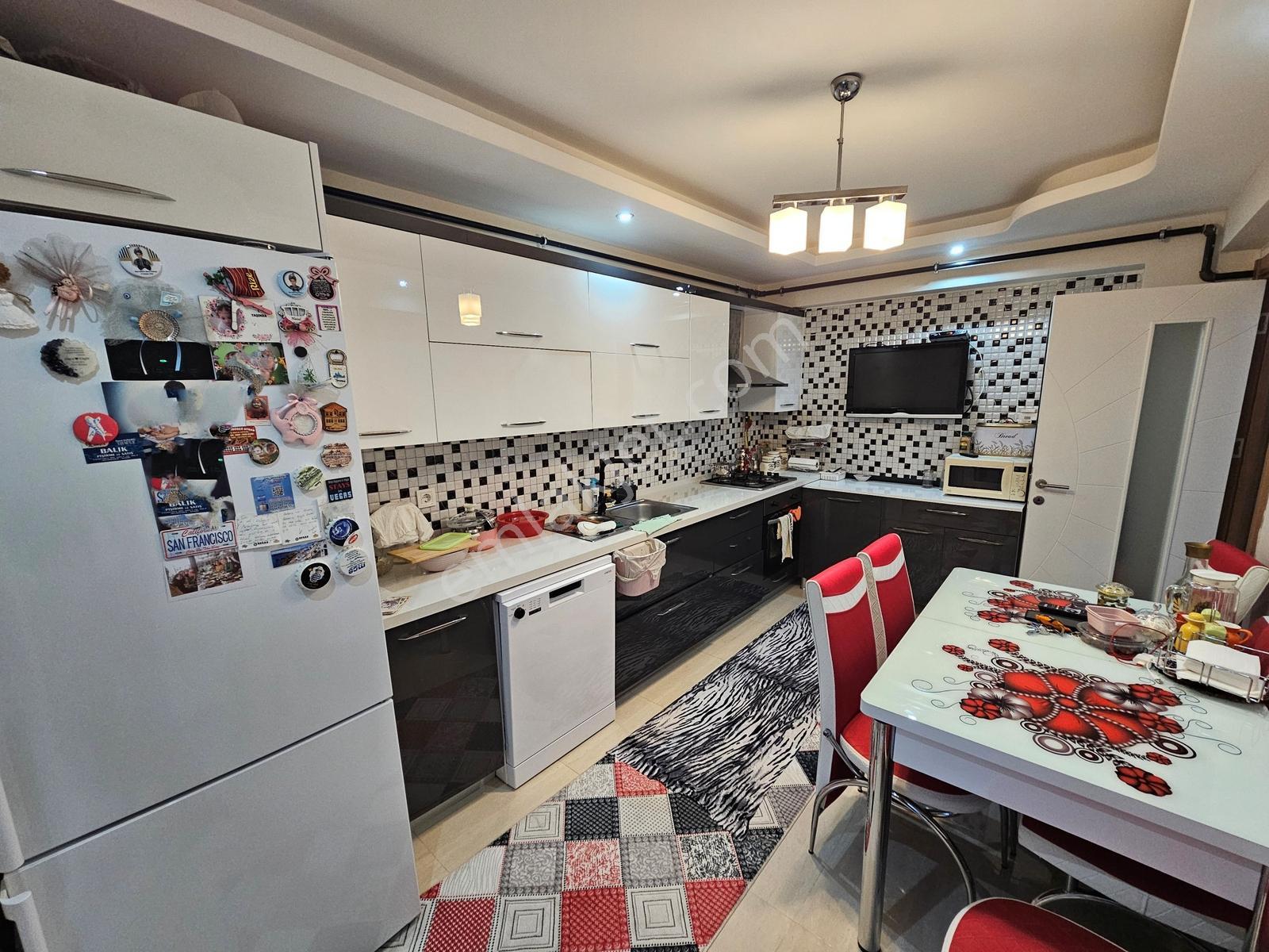 Menderes Merkezde Site İçi Satılık 3+1 Daire - Görsel 4