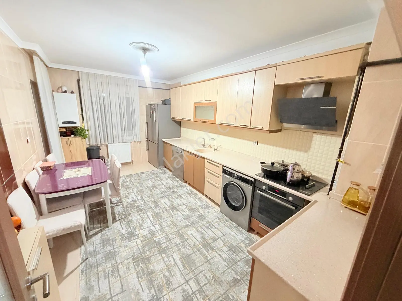 Demiröz'den Bulvara Yakın Okul Dibi Çift Balkon E. Banyolu 3+1!!