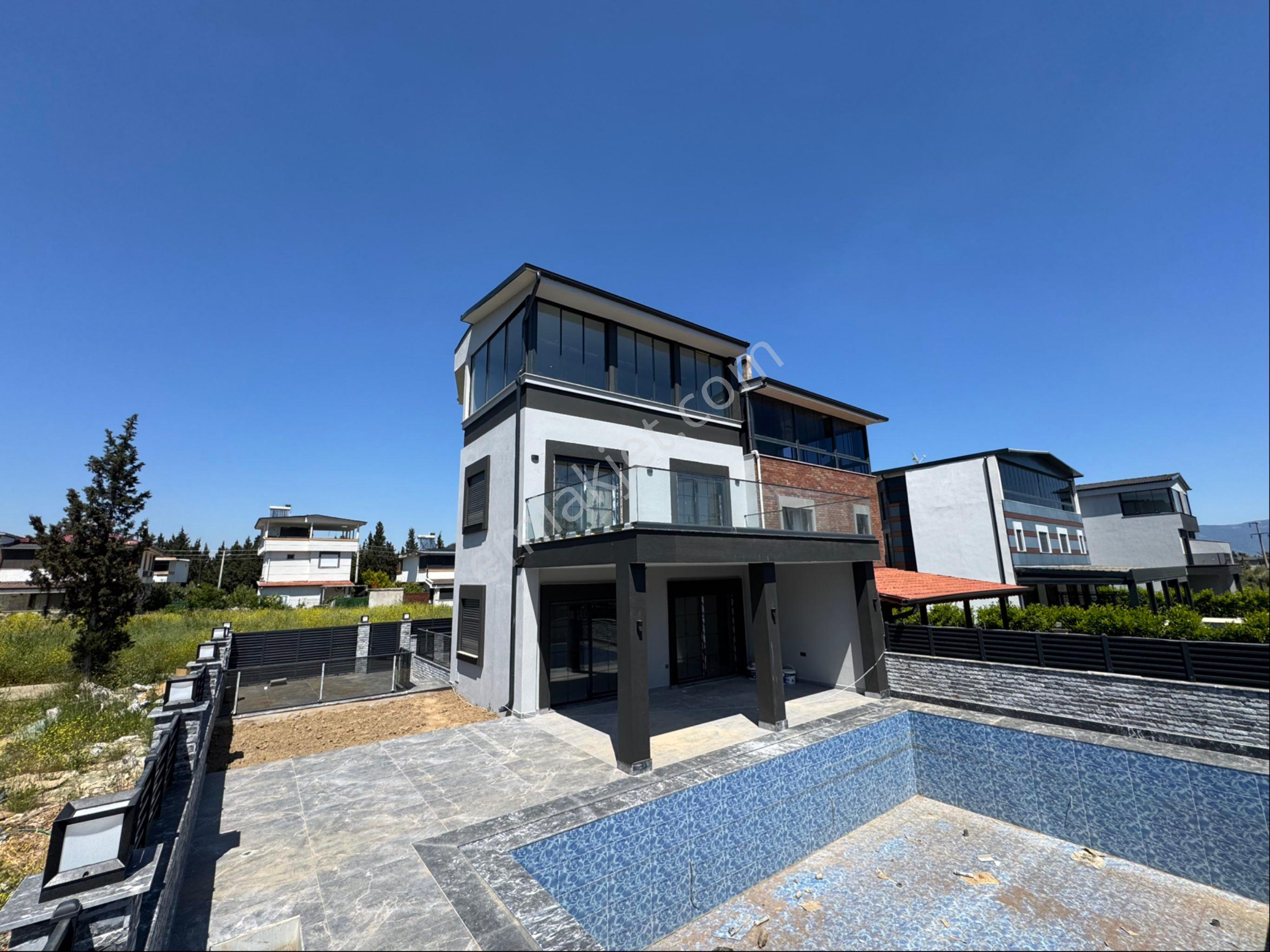 Seferihisar Doğanbey De Satılık 250m2 İçinde Tek Havuzlu Villa - Görsel 3