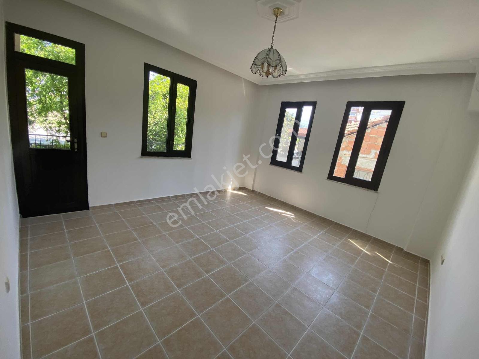 Babataşı' Nda Yüksek Giriş 3+1 Ayrı Mutfak Kiralık Daire - Görsel 23