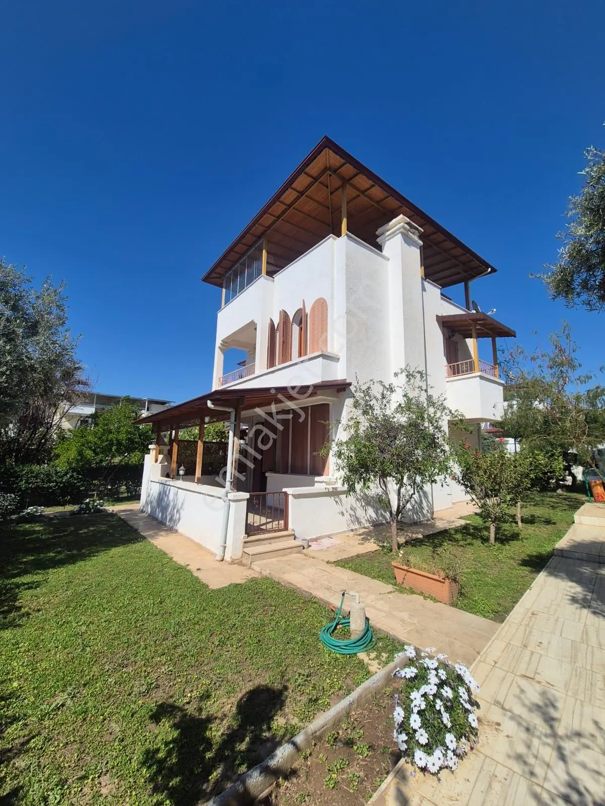 Denize 100m, Akbük'te Satılık 3+1 Müstakil Villa (eşyasız)