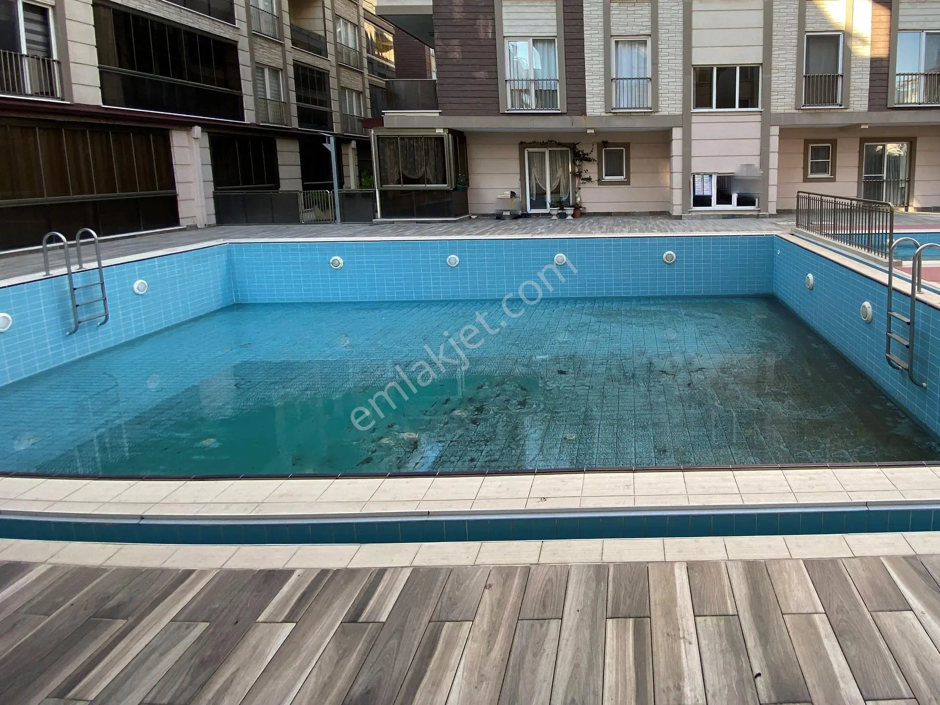 Altınkumda Gültaş Emlaktan Satılık 1+1 Havuzlu Otoparklı Daire