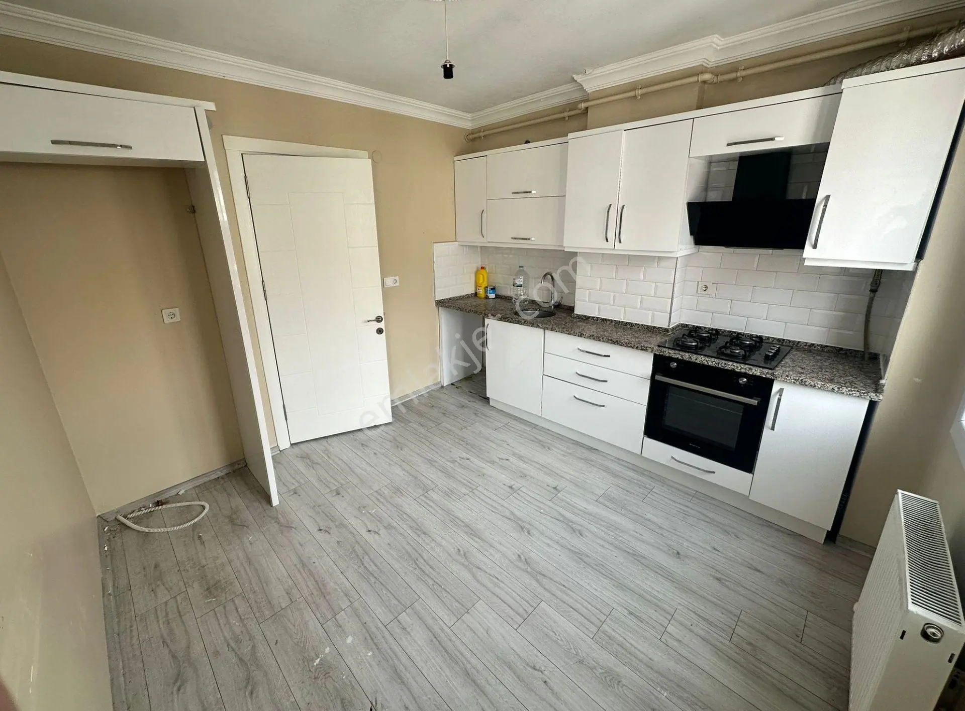 Zeki Emlak'tan Manisa/yunusemre Muradiye Mh. 2+1 Kapalı Mutfak Kiralık Daire
