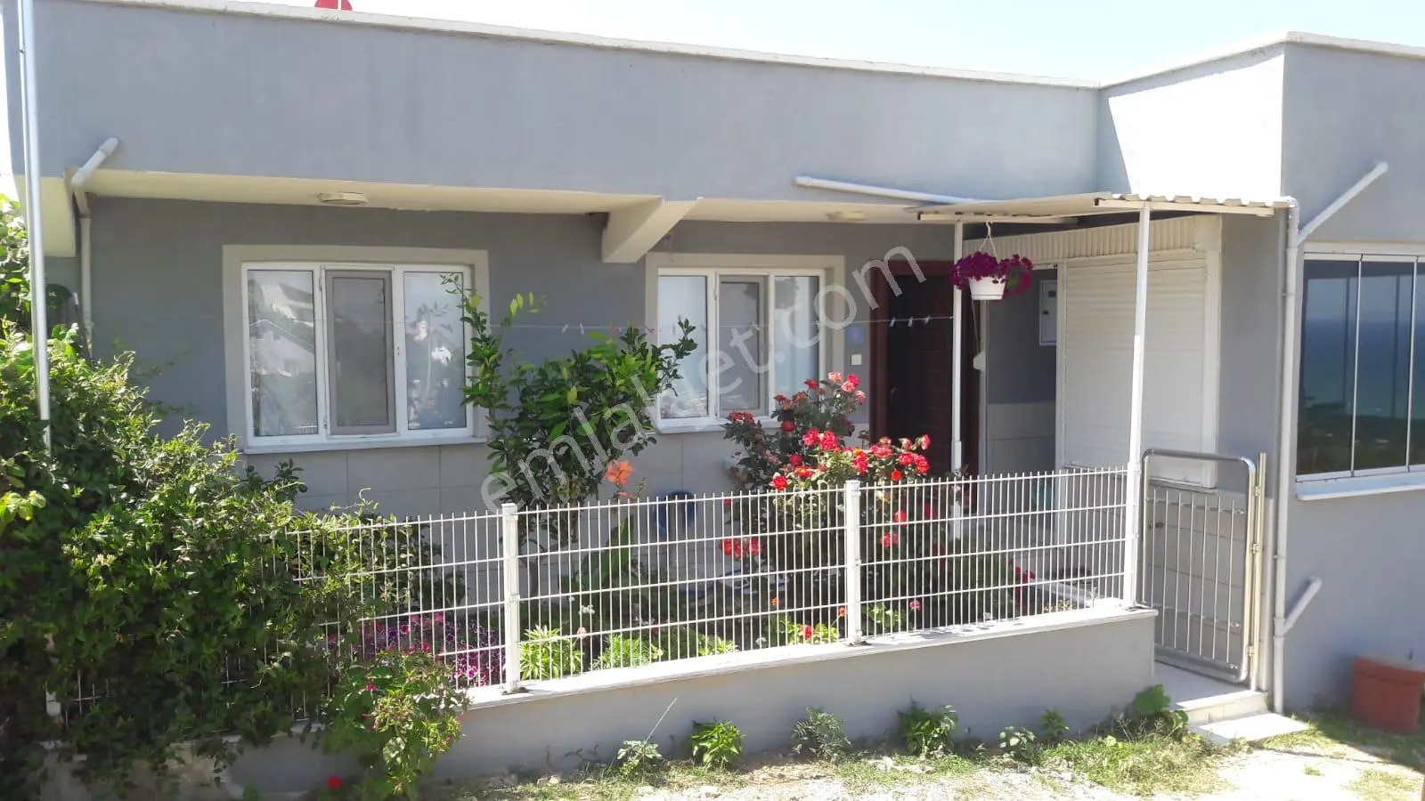 Mudanya Mesudiye’de Geniş Bahçe Keyfi Yaşatan 2+1 Ev!