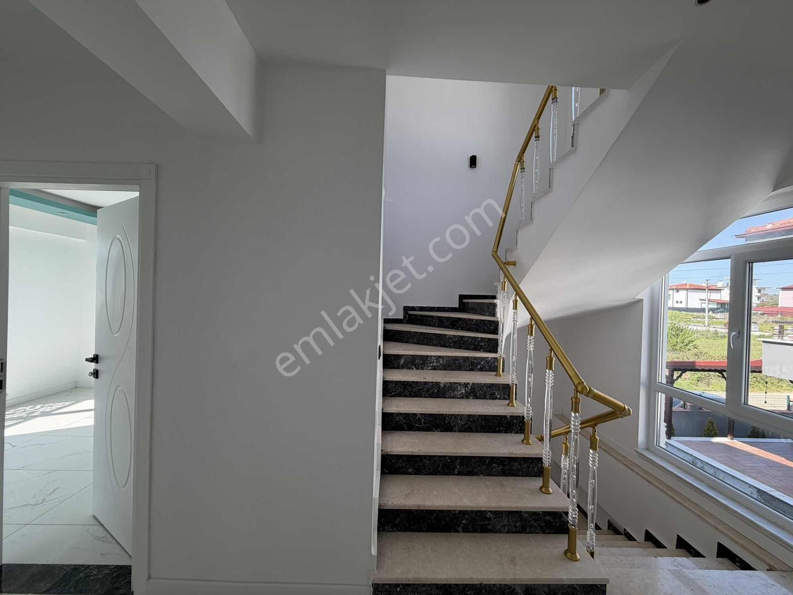 Arifiye Cumhuriyet Mahallesinde 5+1 Triplex - Görsel 14