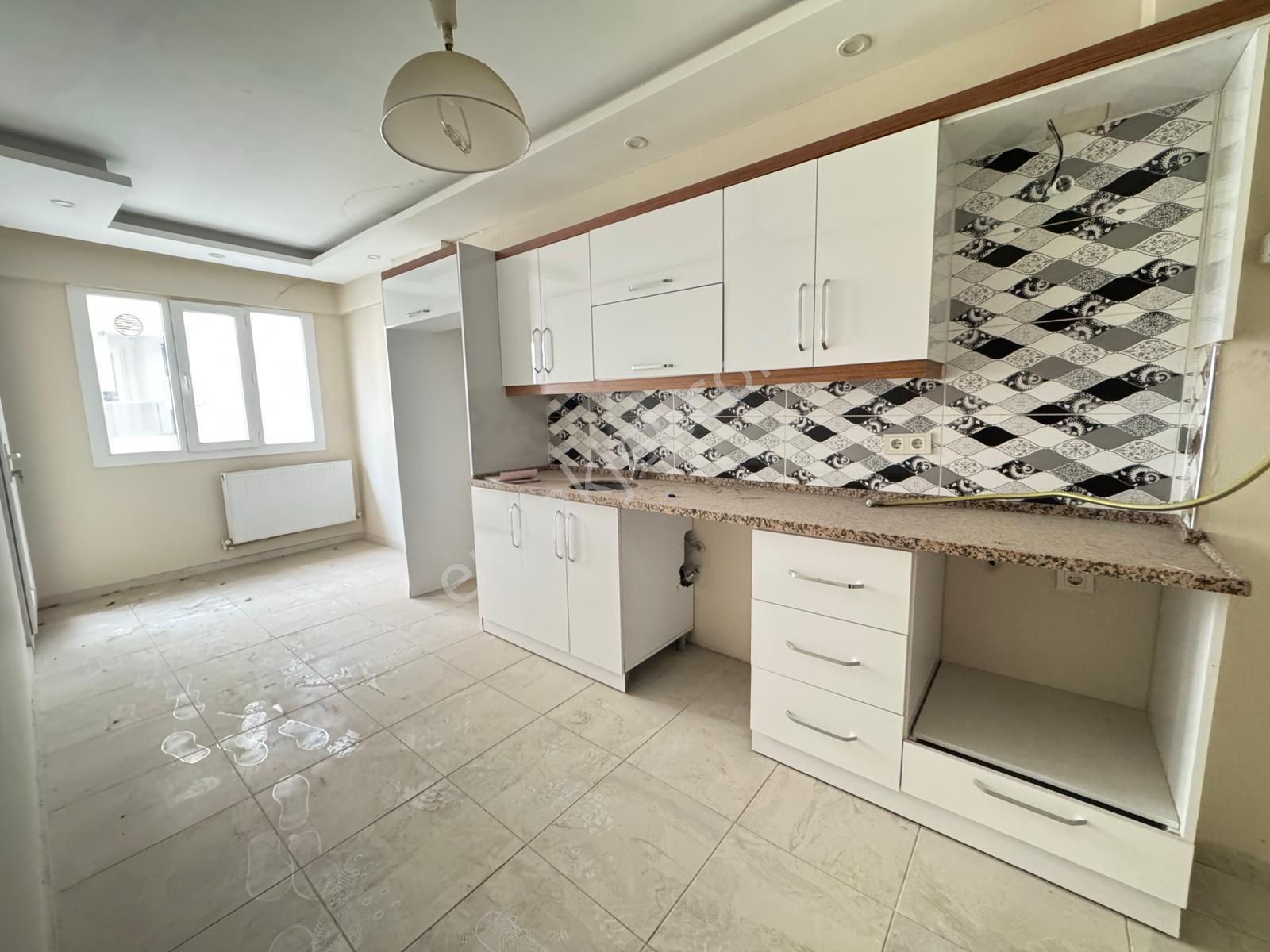 Zeki Emlak'tan Manisa Muradiye'de 4+1 Kiralık Teraslı Çatı Dubleksi