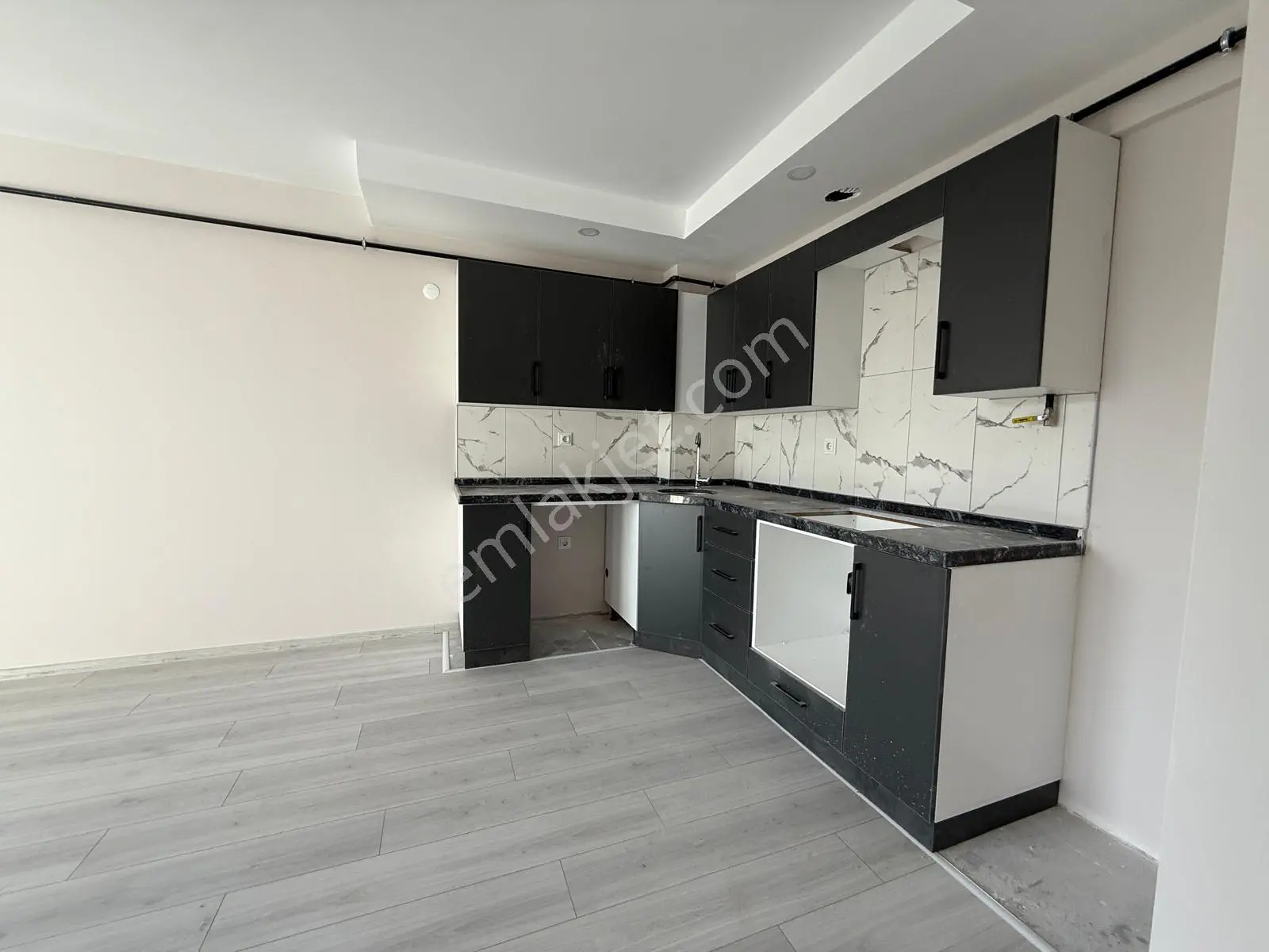 Canik Hasköy Caddeye Cep Sıfır İskanı Alınmış Kiralık Daire - Görsel 4