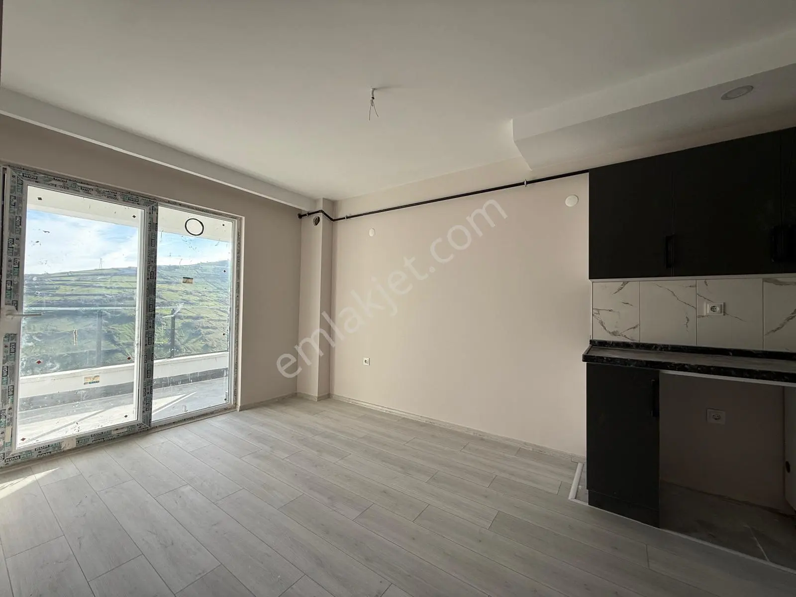Canik Hasköy Caddeye Cep Sıfır İskanı Alınmış Kiralık Daire - Görsel 3