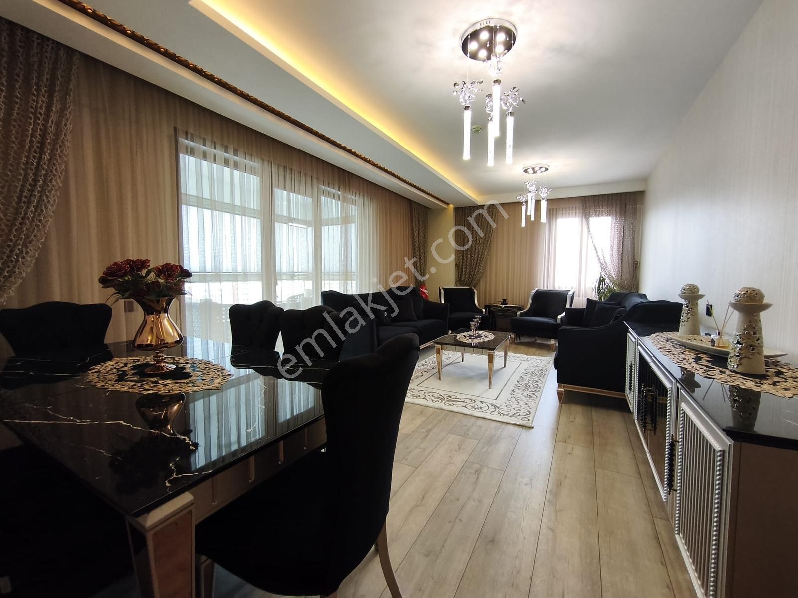 Şefikcanda Prestijli Sitede Park Manzaralı 3 Cepheli Lüks 3+1 - Görsel 2