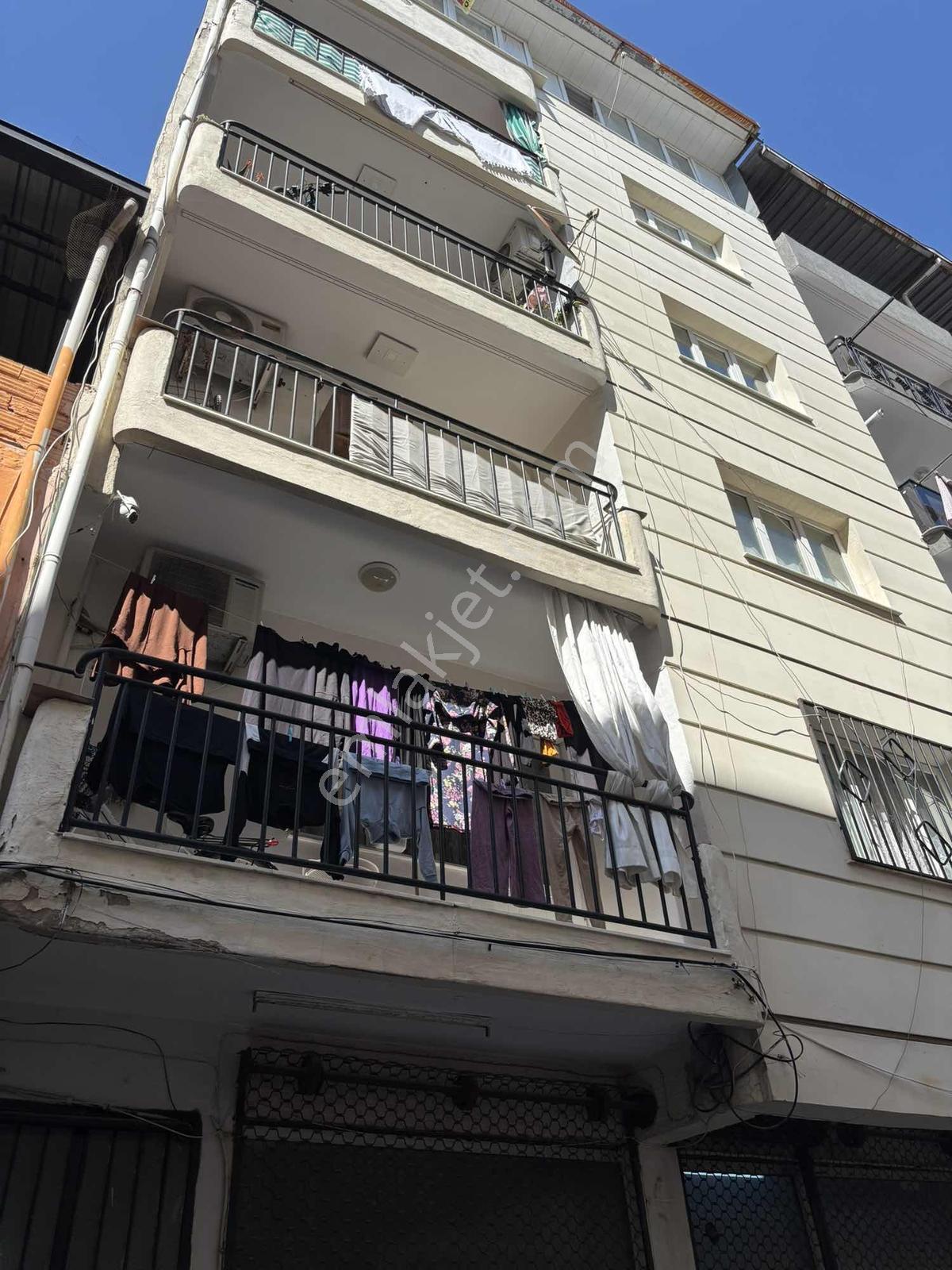 Bozyaka'da 2+1 Temiz Bakımlı Daire - Görsel 3
