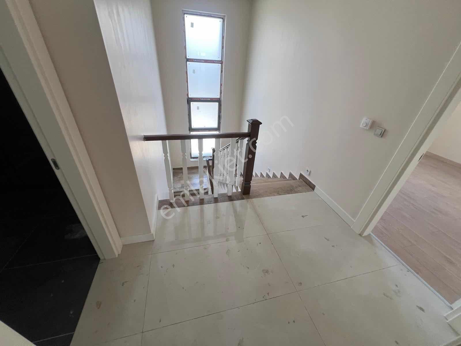 Bağlıcanın En Güzel Konumunda Full Yapılı 6+1 Lüks Satılık Villa - Görsel 23