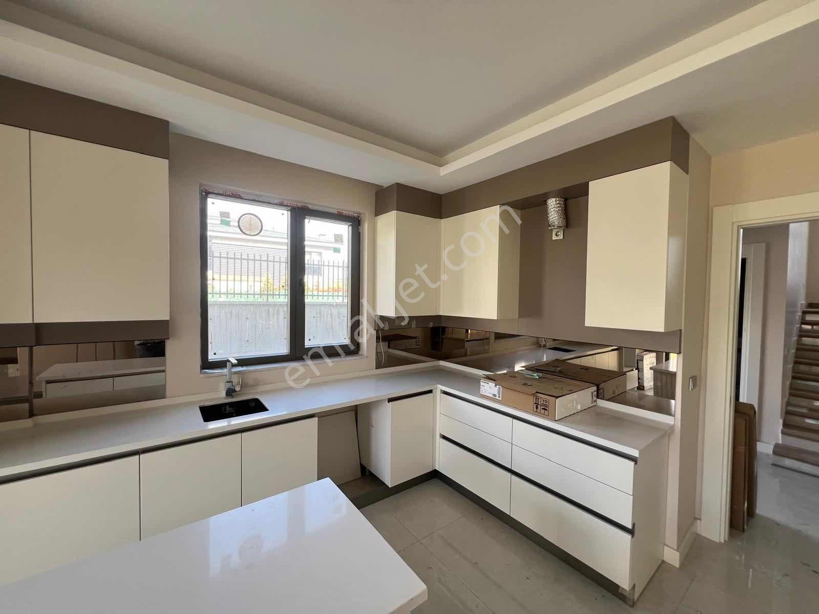 Bağlıcanın En Güzel Konumunda Full Yapılı 6+1 Lüks Satılık Villa - Görsel 10