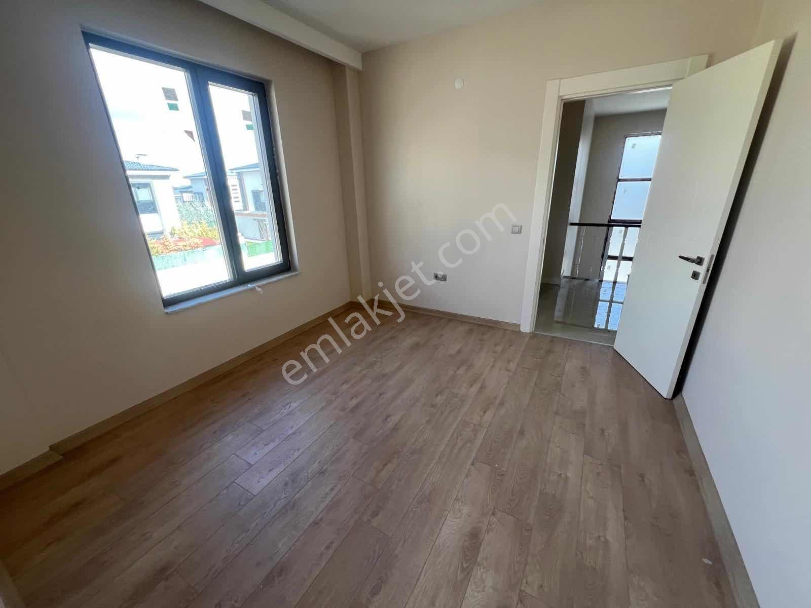 Bağlıcanın En Güzel Konumunda Full Yapılı 6+1 Lüks Satılık Villa - Görsel 12