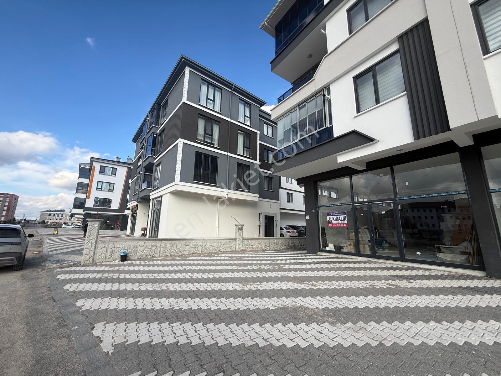 Uydukentin Merkezinde Kiralık Dükkan - Görsel 10