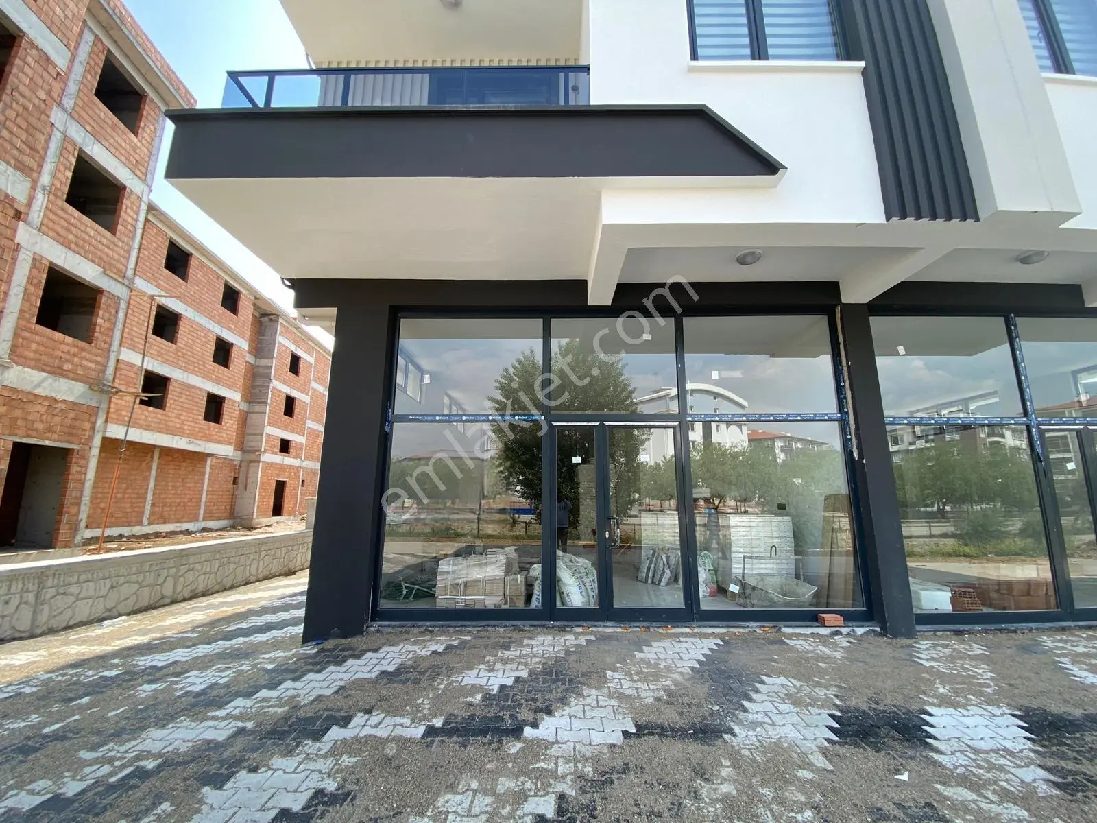 Uydukentin Merkezinde Kiralık Dükkan - Görsel 2